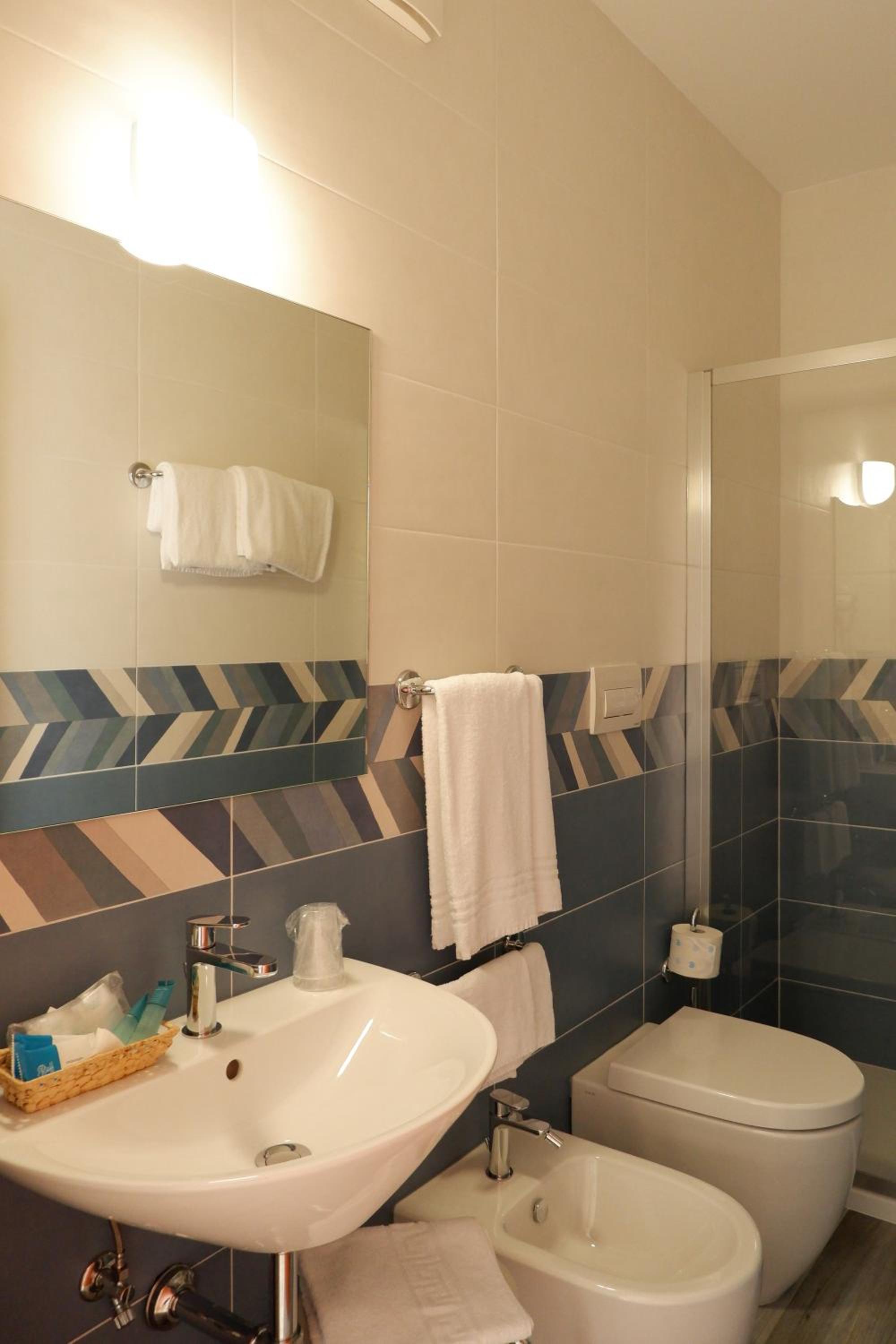 Deluxe Room - Photo 2