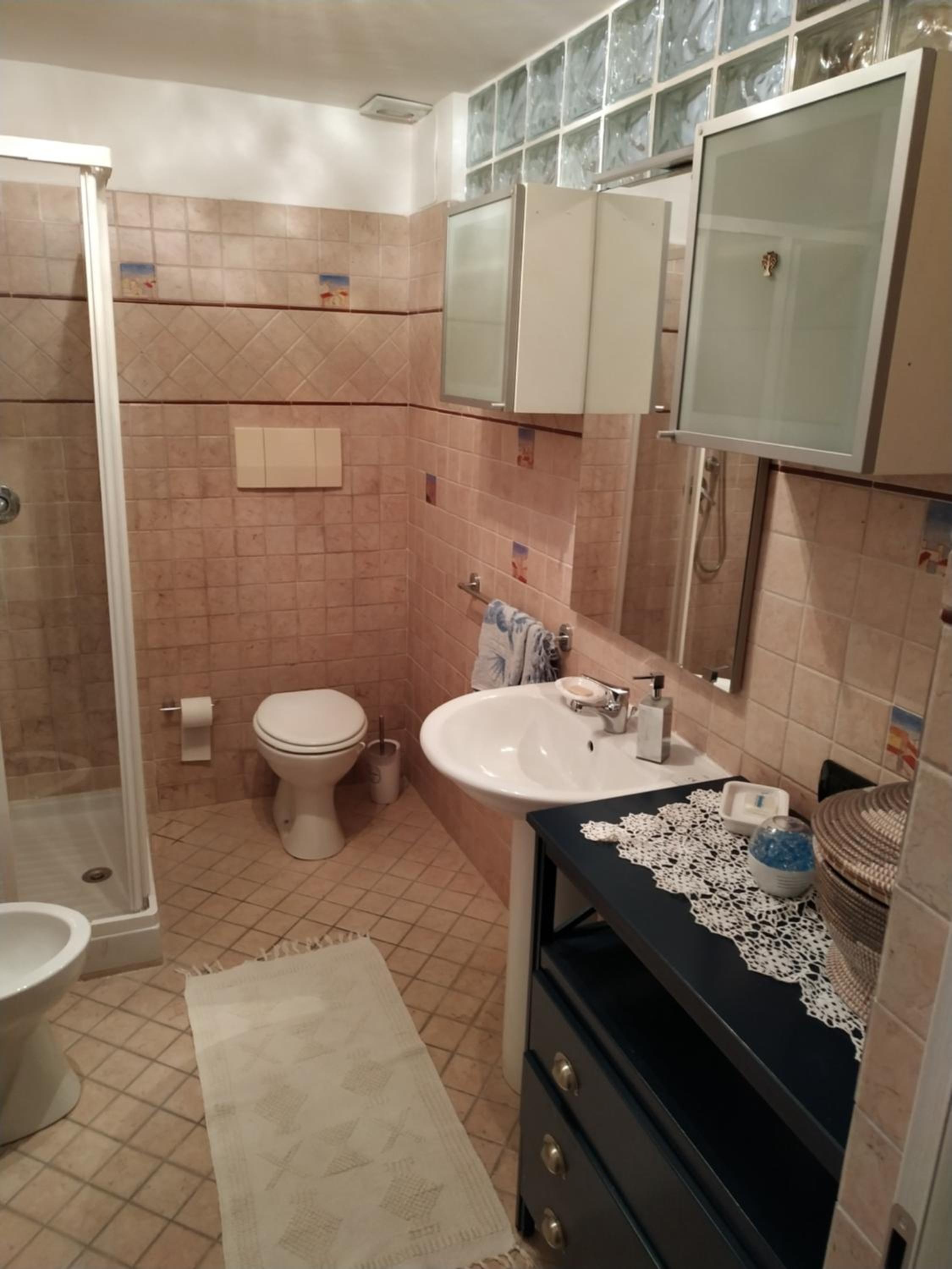 One-Bedroom Apartment - Photo 2