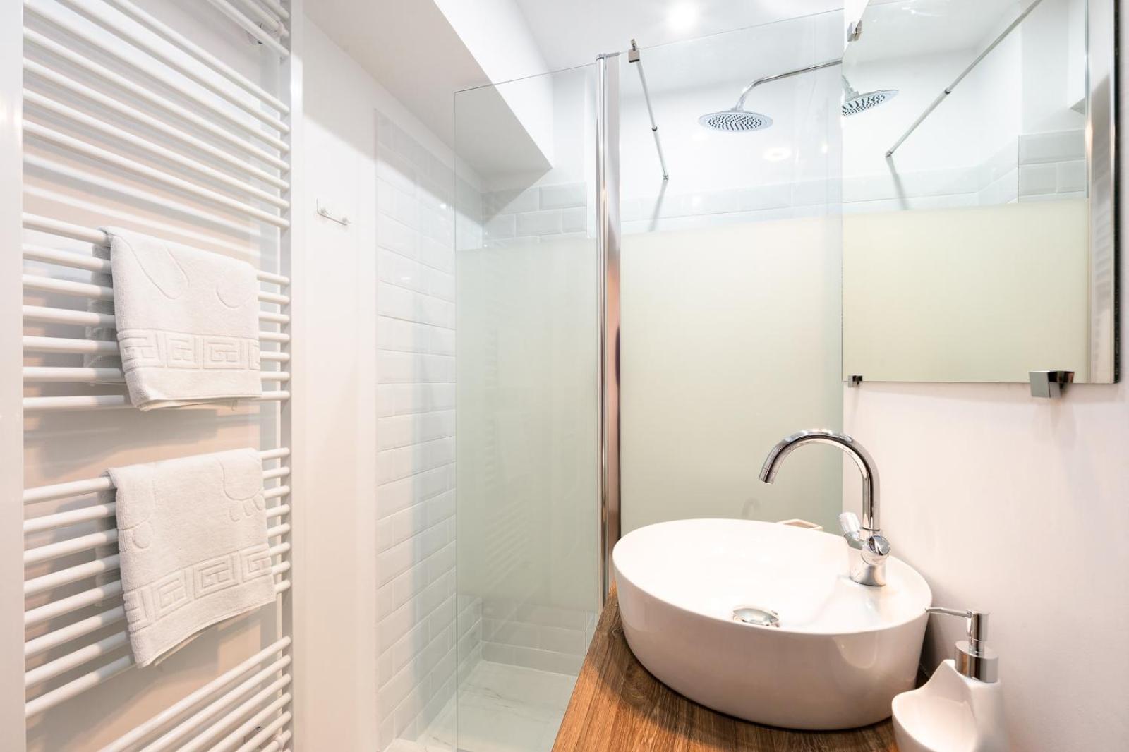 One-Bedroom Apartment - Photo 6