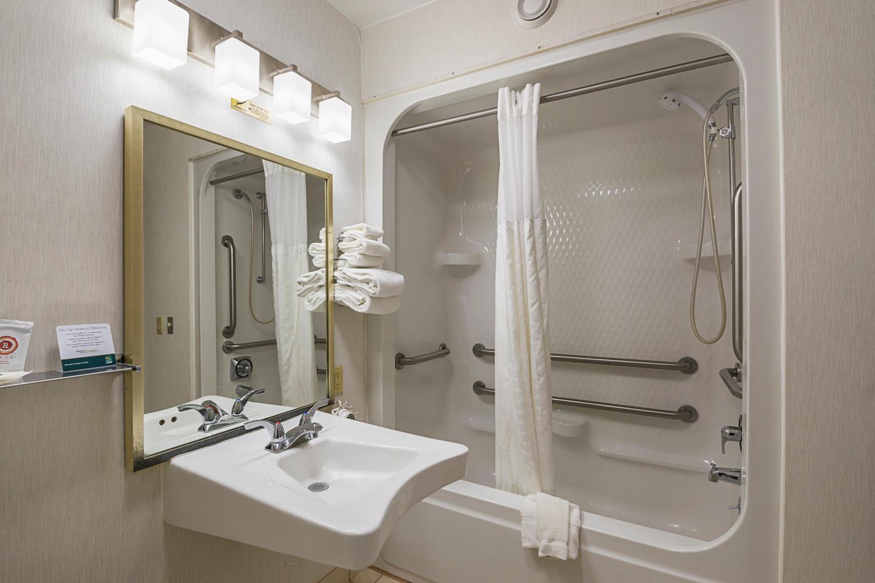 Double Room - Accessible/Non-Smoking - Photo 5