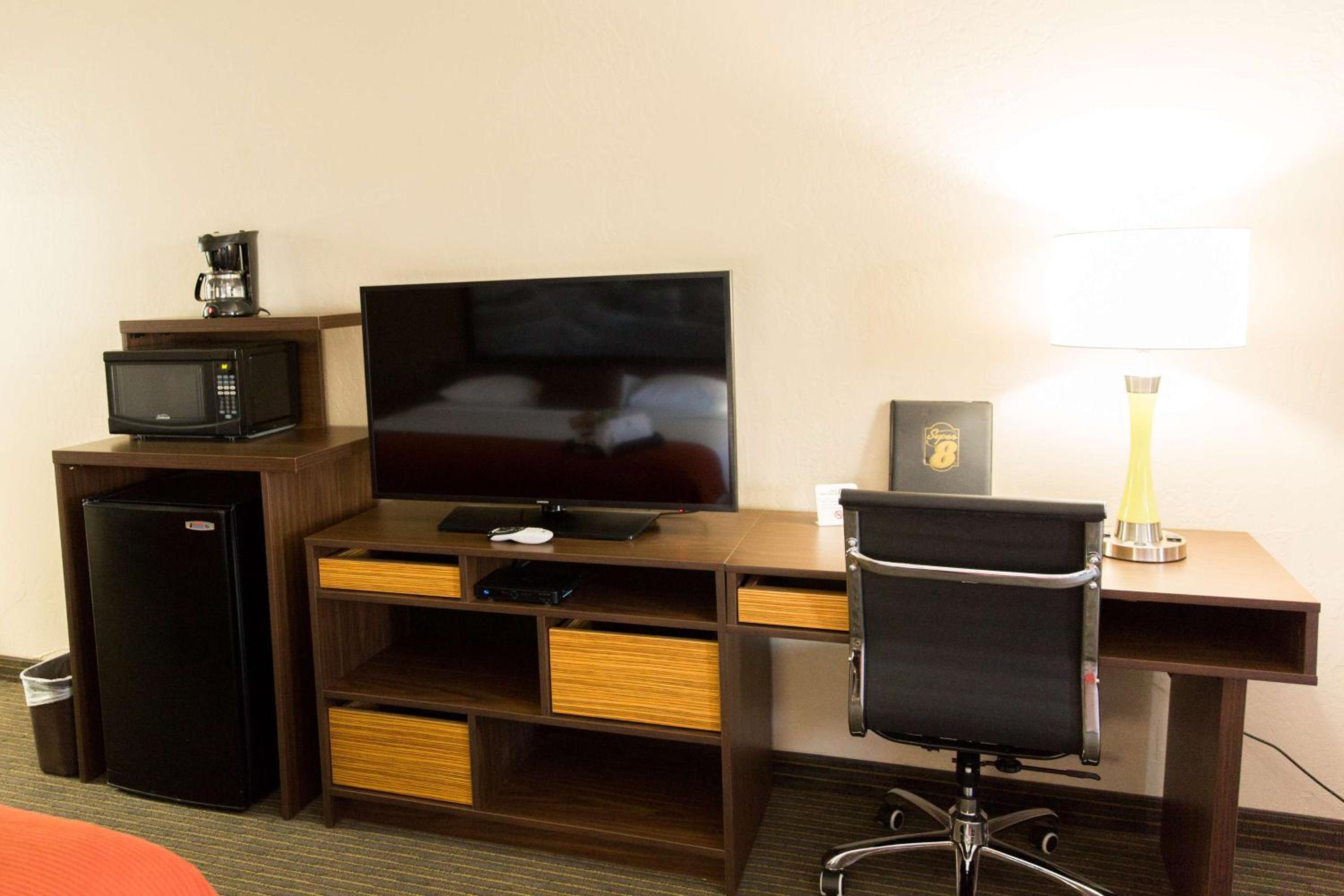 Studio Suite with Two King Beds - Non-Smoking - Photo 1