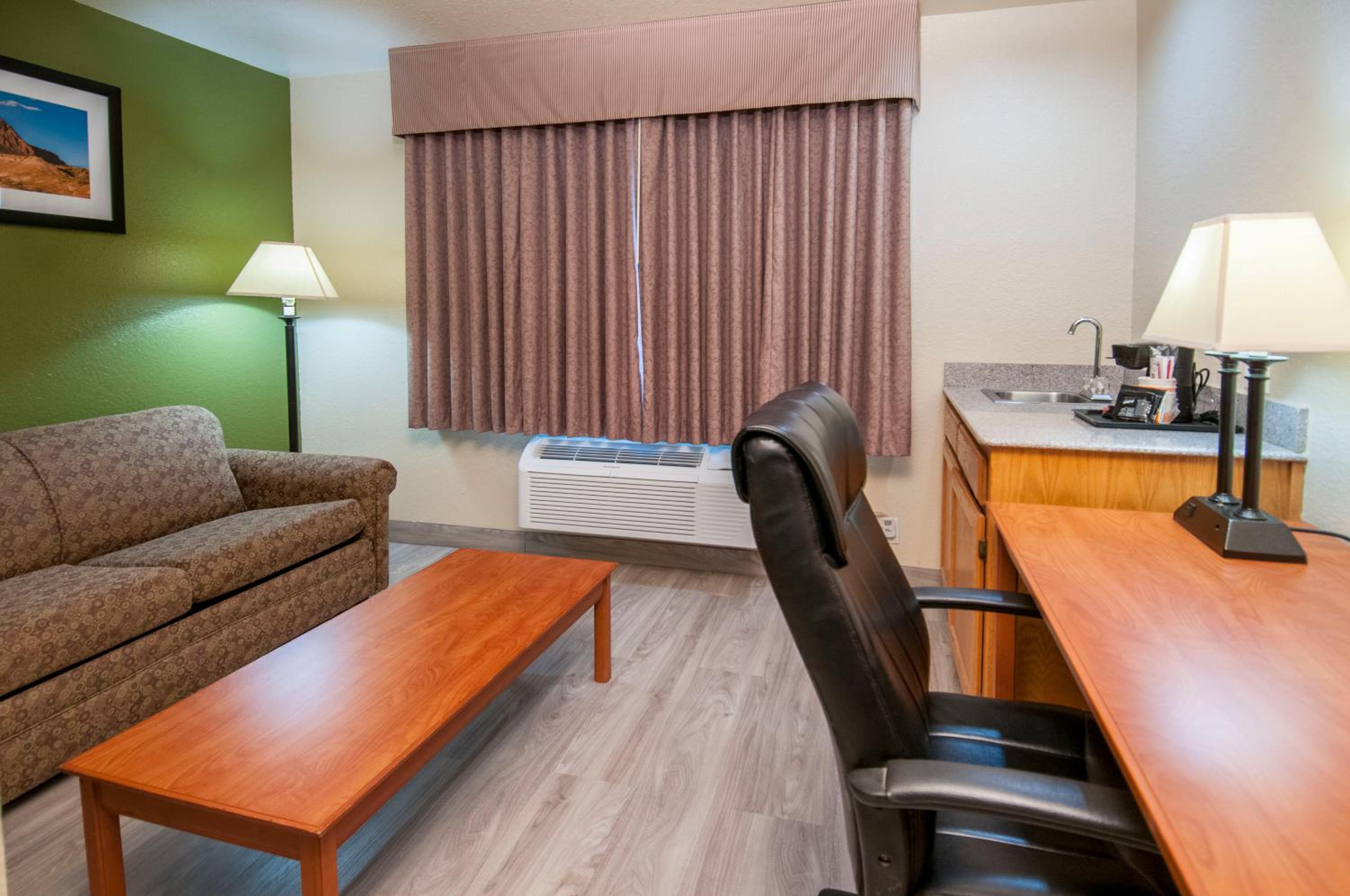 King Room - Pet Friendly/Non-Smoking photo 1