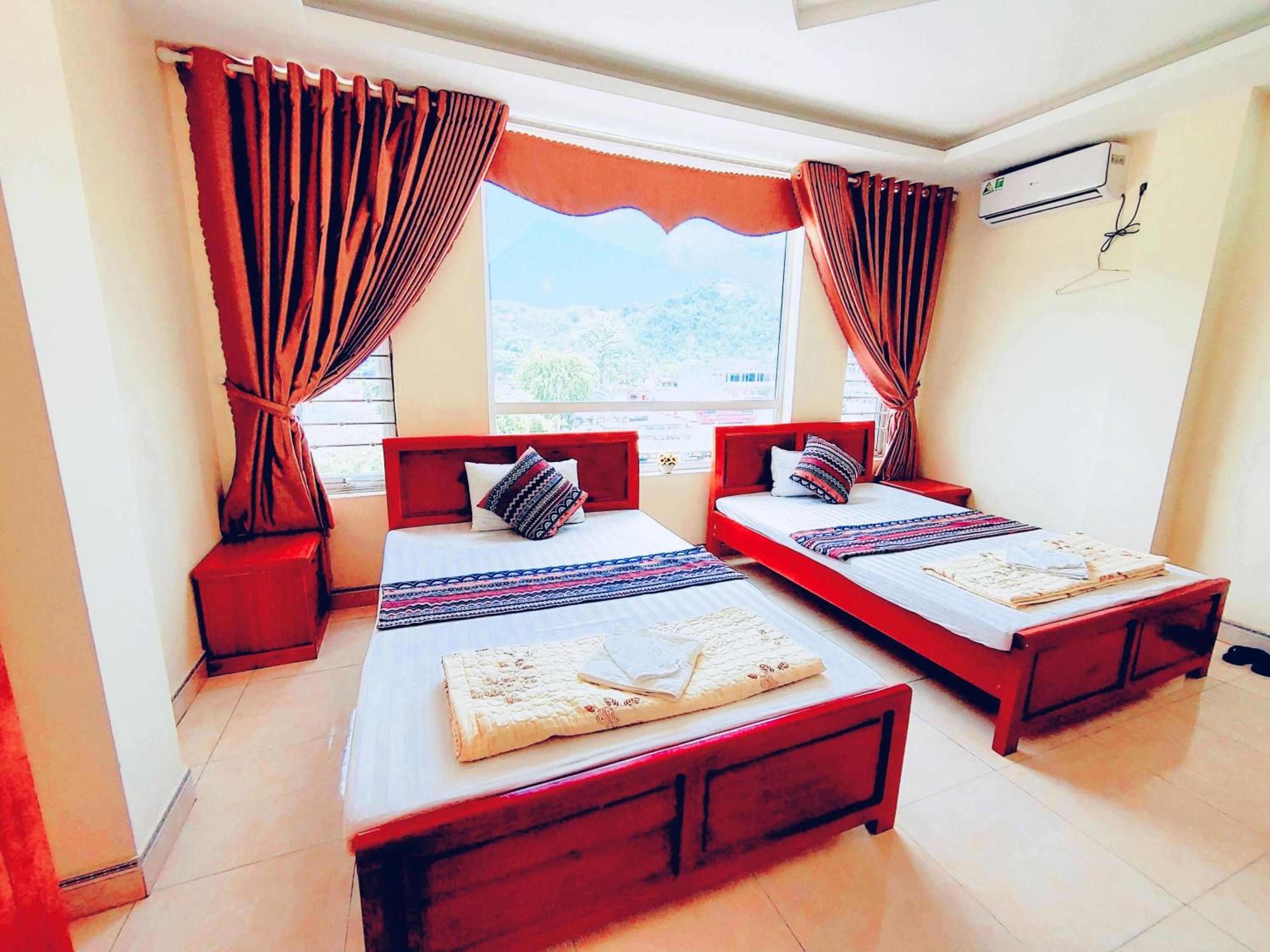 Queen Room with Two Queen Beds photo 3