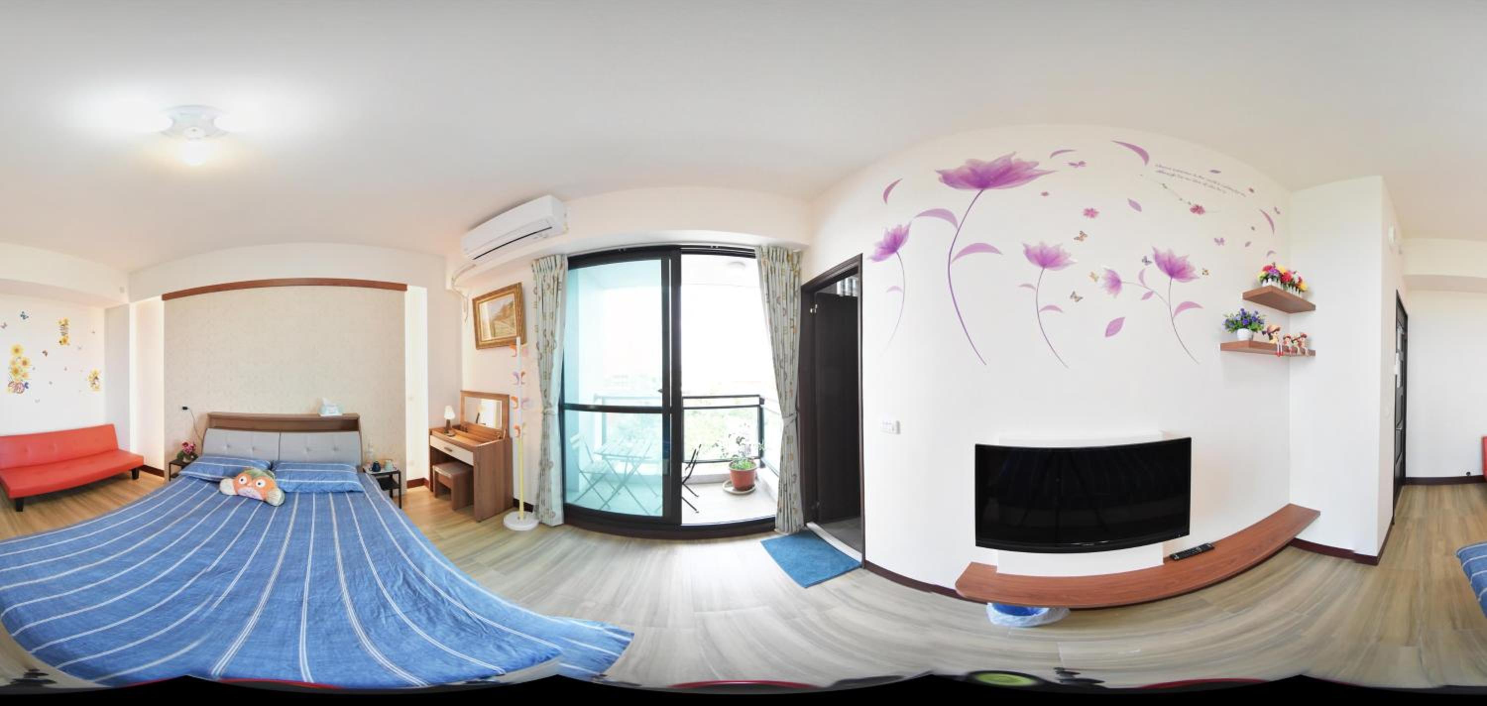 One-Bedroom Apartment photo 3