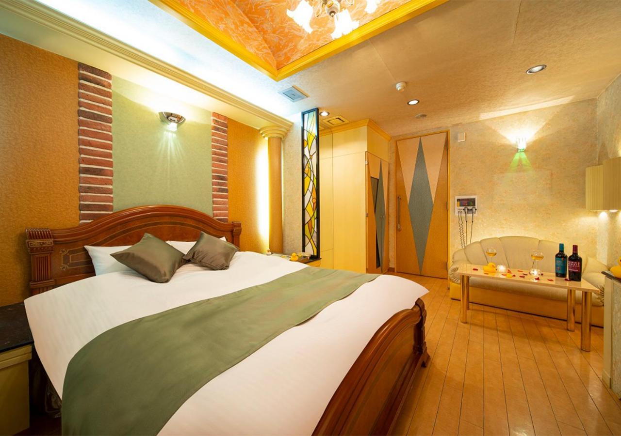 Double Room - Photo 8