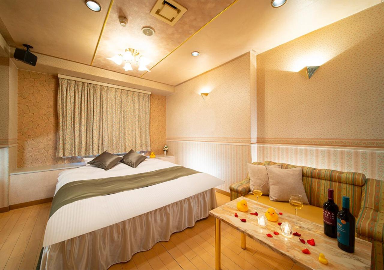 Double Room - Photo 7
