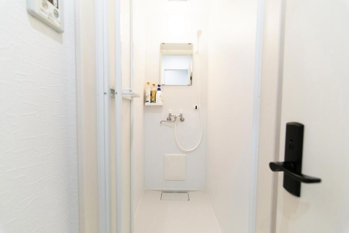 Standard Twin Room with Shared Bathroom photo 3