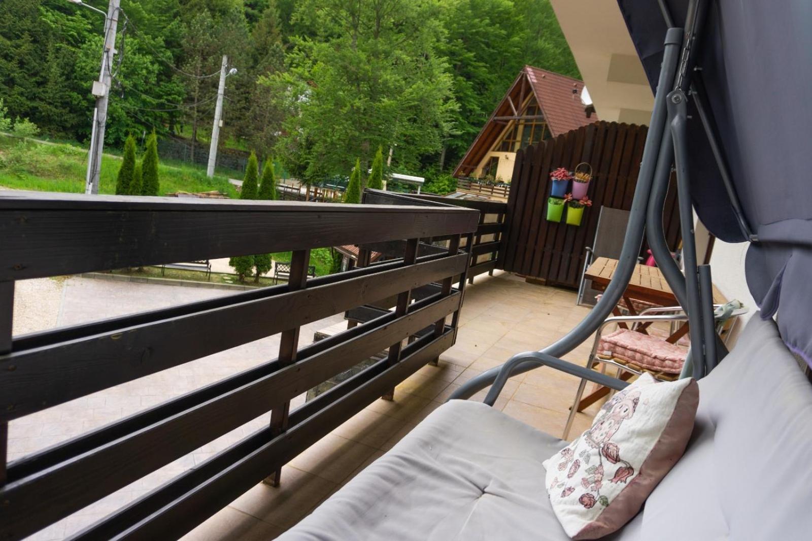 Apartment with Terrace - Photo 16