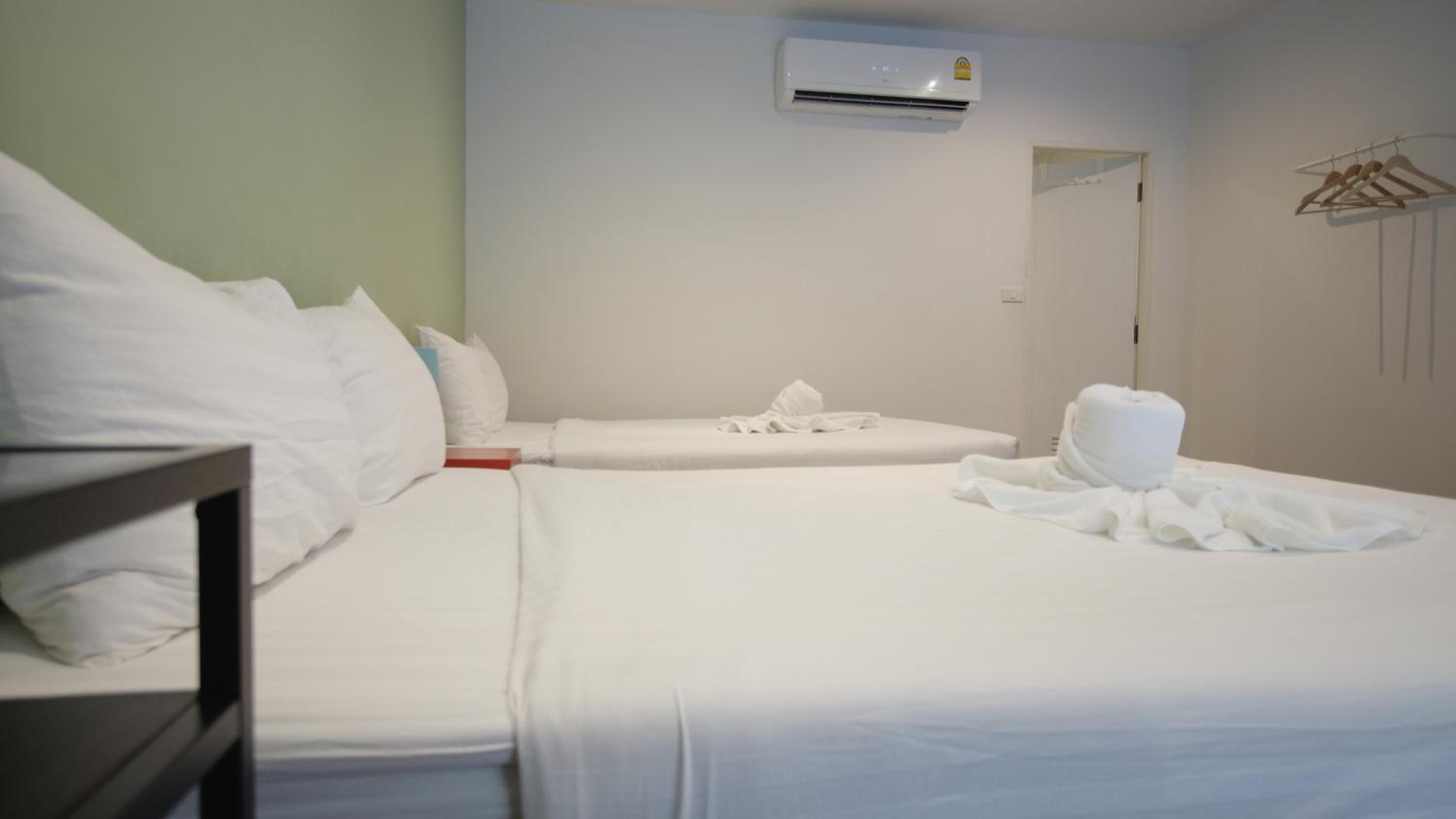 Triple Room with Pool View photo 3