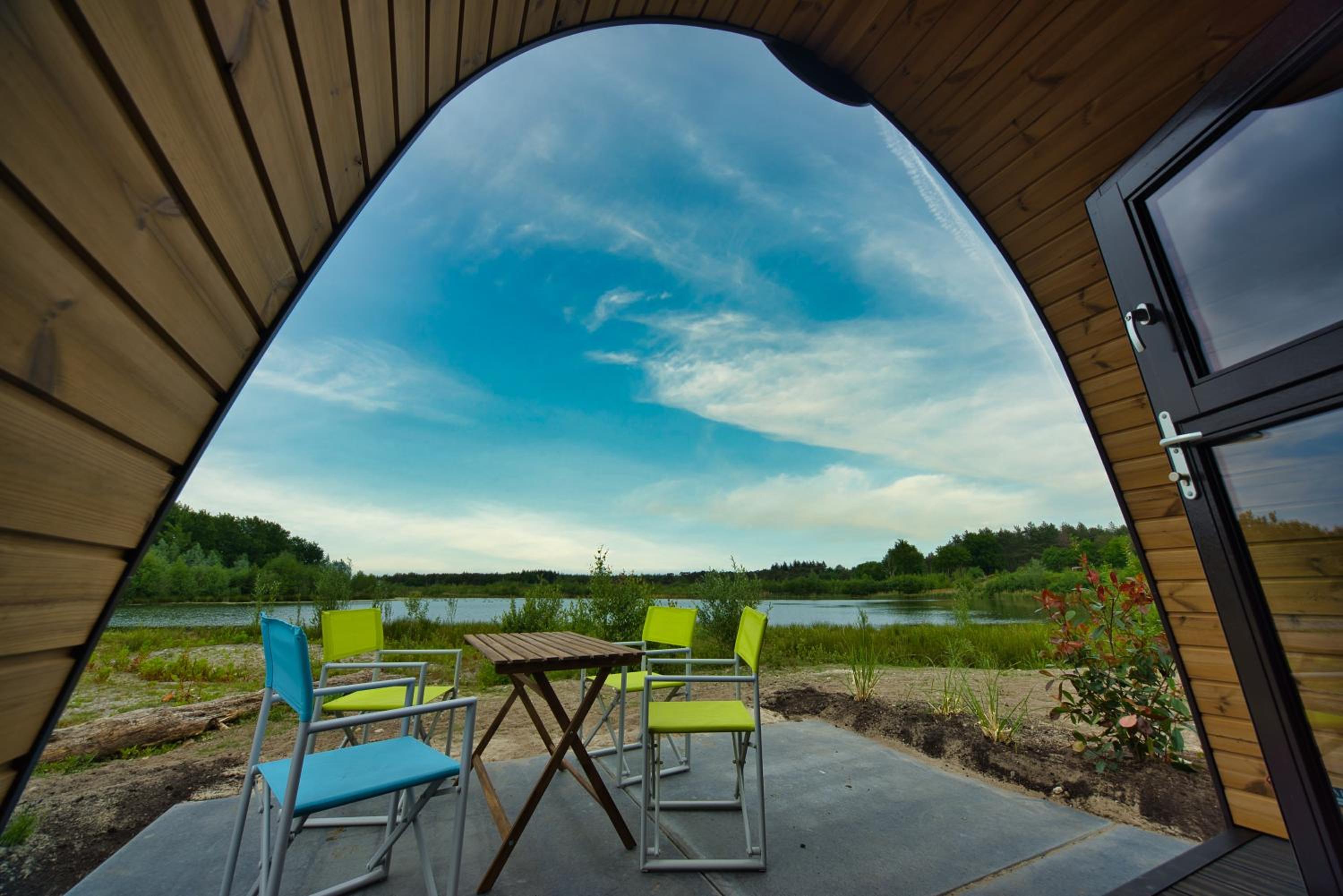 Quadruple Room with Lake View - Photo 11