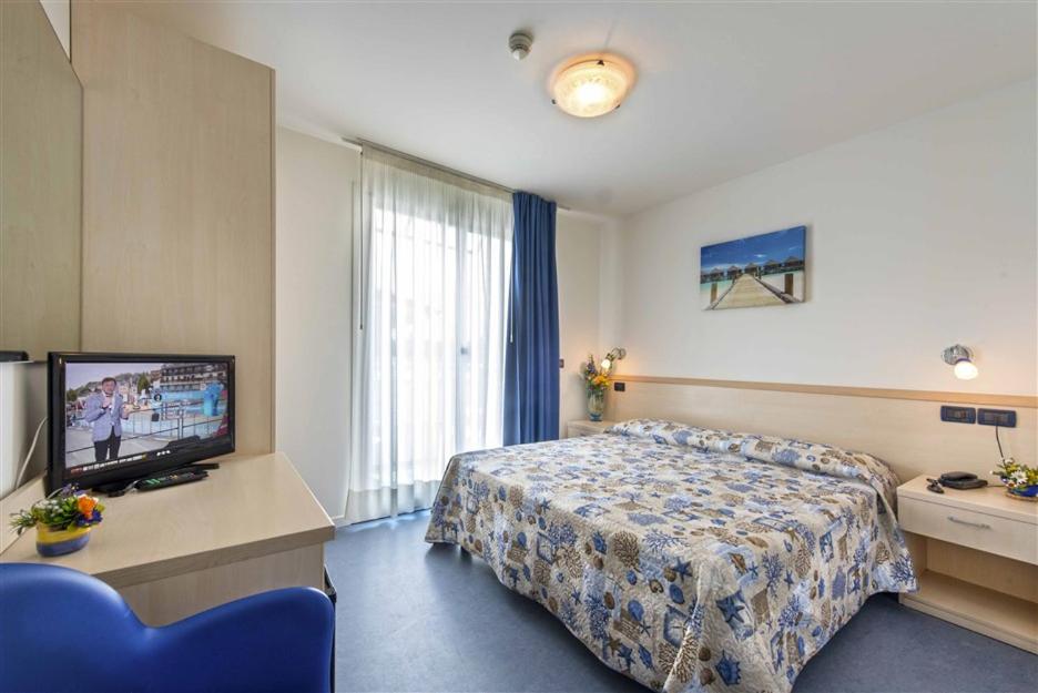 Double or Twin Room - Photo 8