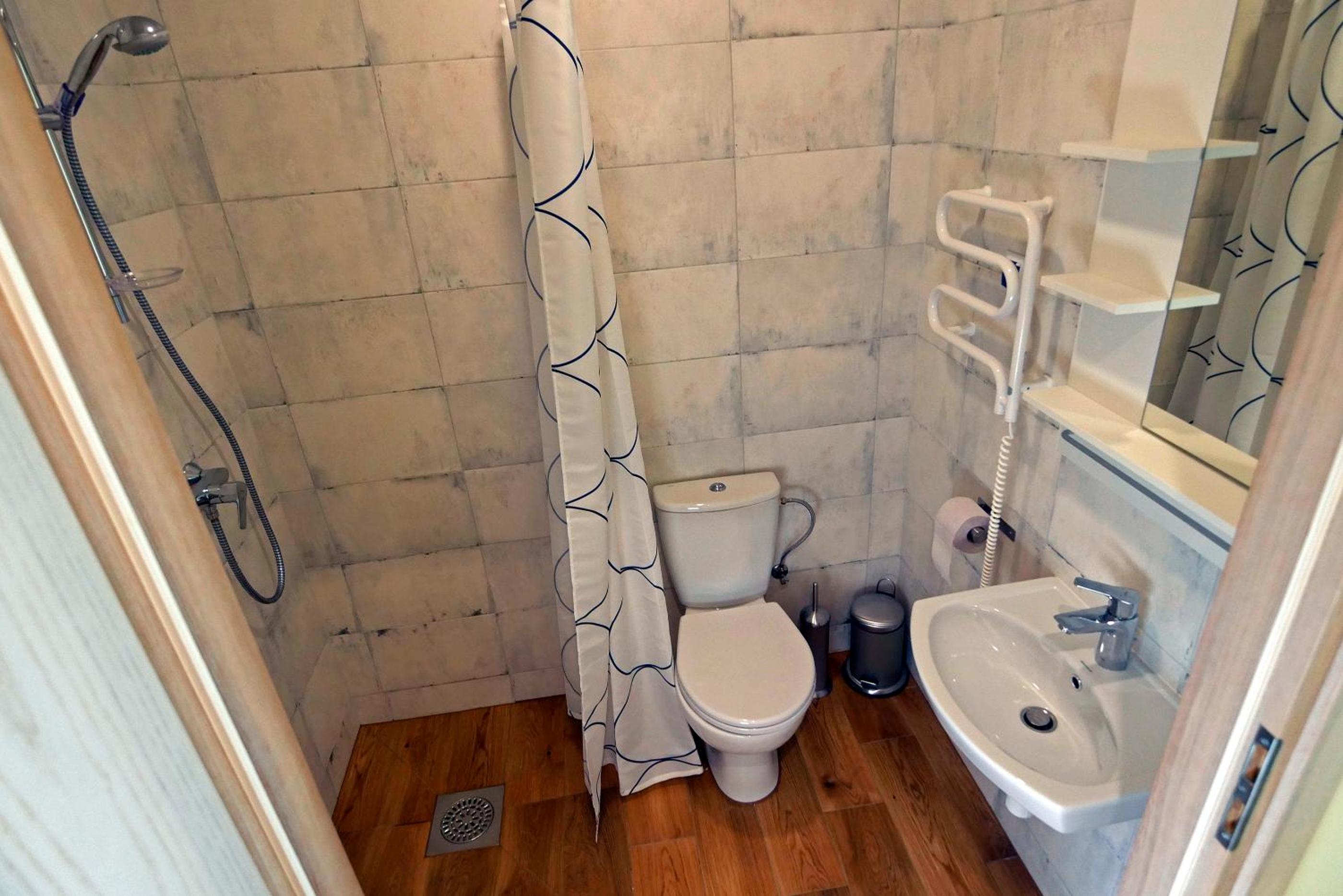 Double or Twin Room - Photo 22