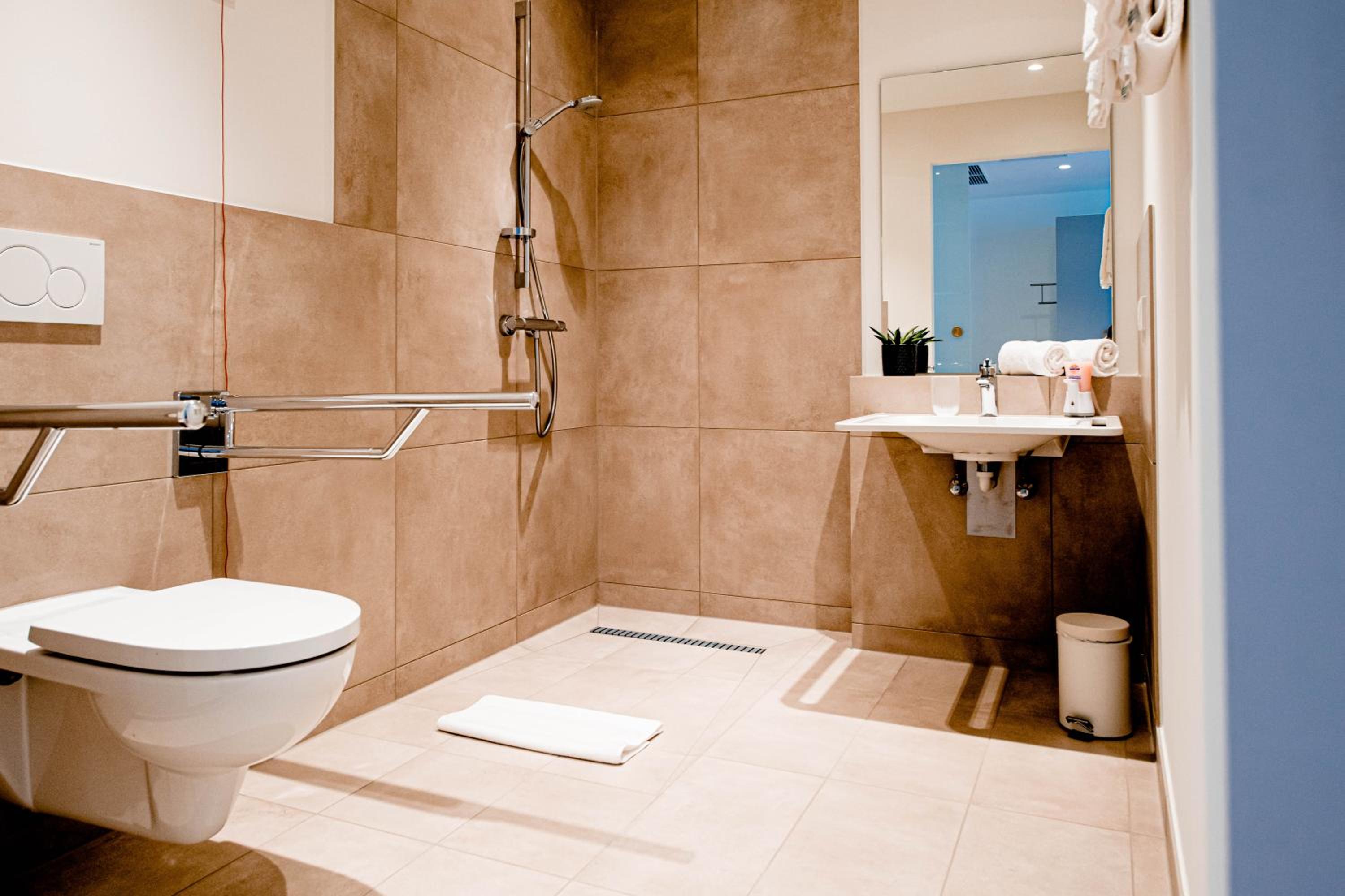 Double Room - Disability Access - Photo 3