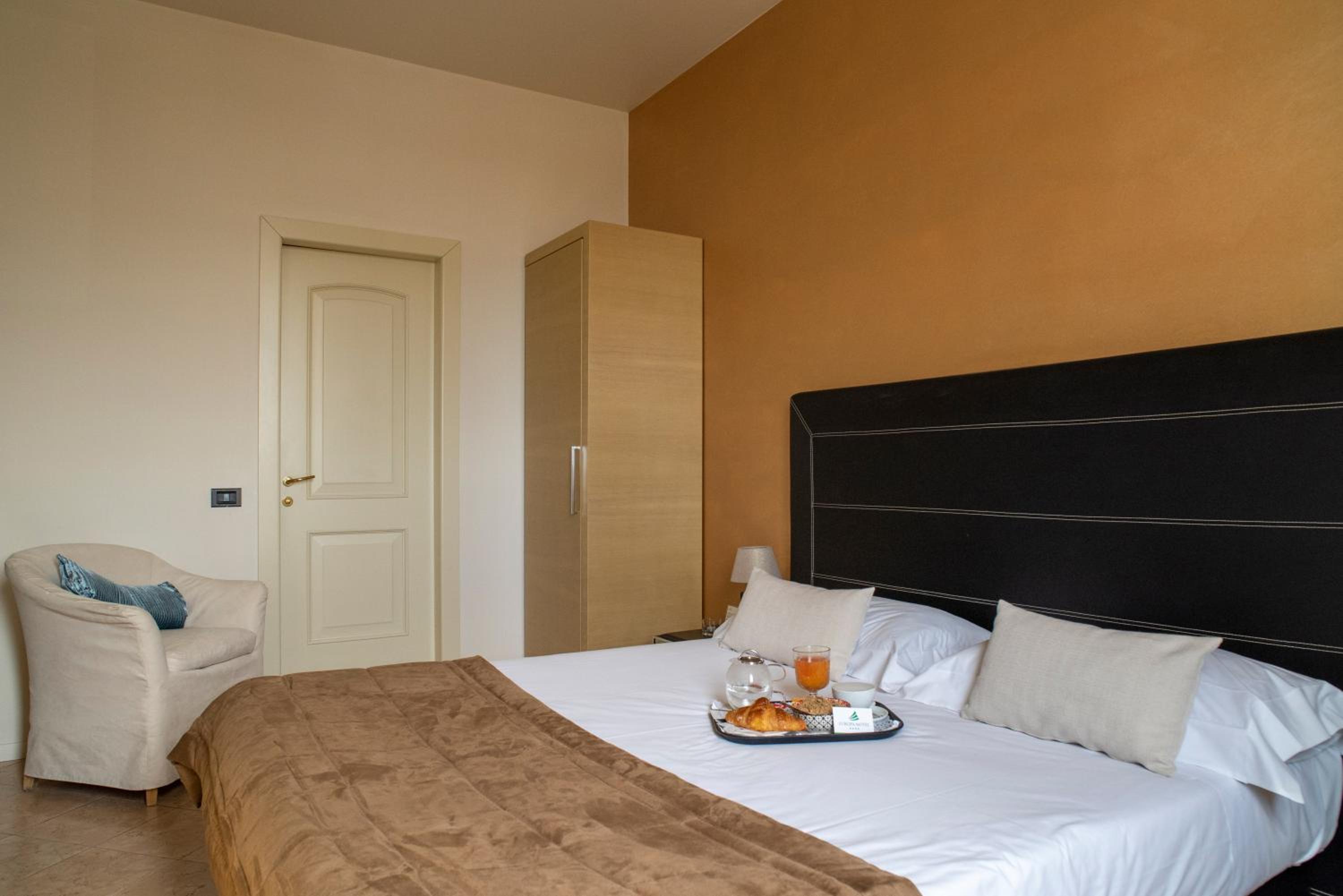 Double or Twin Room (1 Adult) photo 3