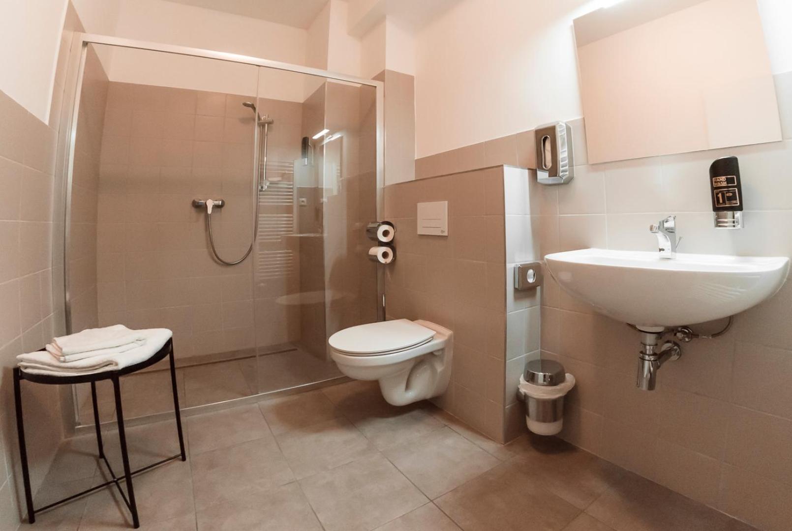 Standard Quadruple Room - Photo 2