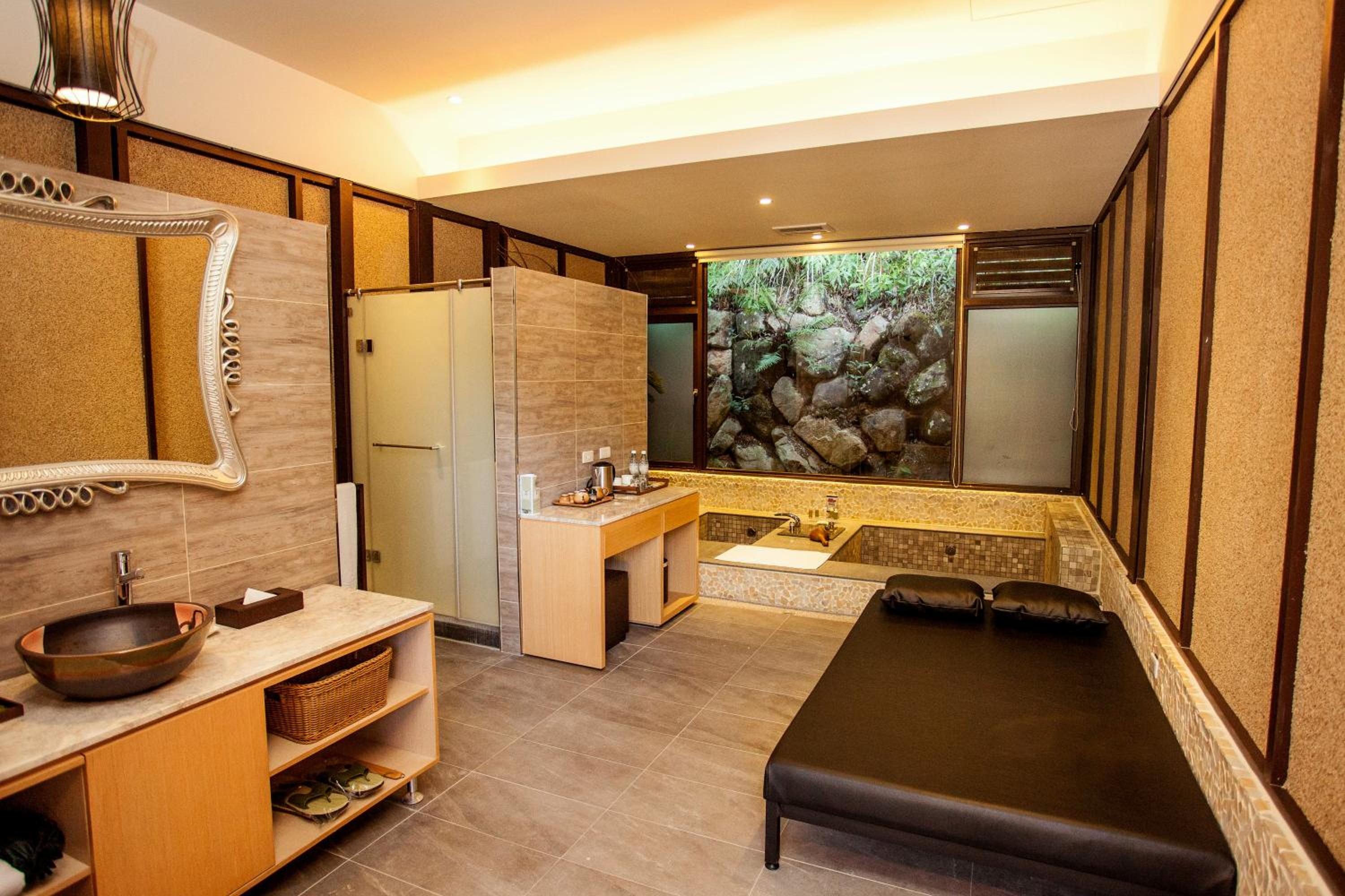 Day-use Double Room with Hot Spring (2 hours, available between 8:30 - 22:30) photo 2