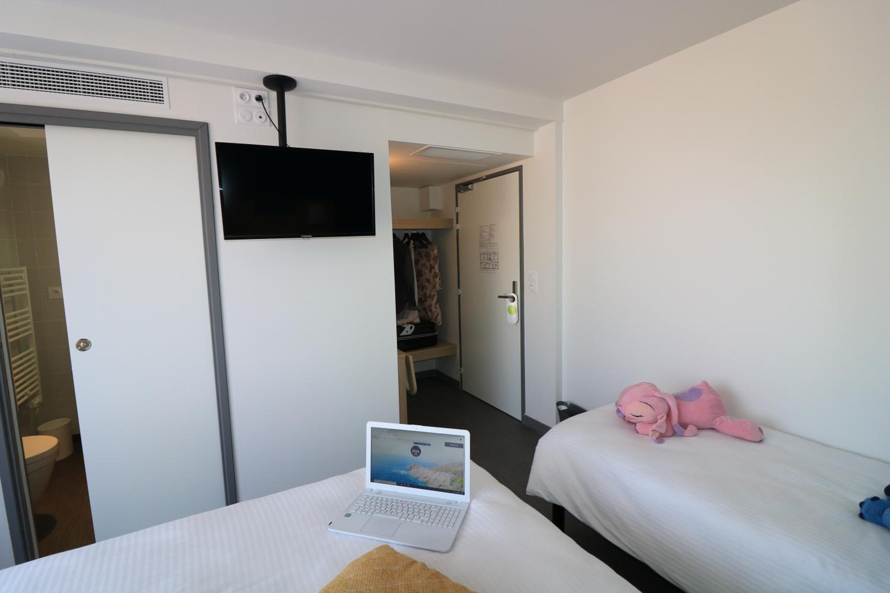 Triple Room with Balcony - Photo 2