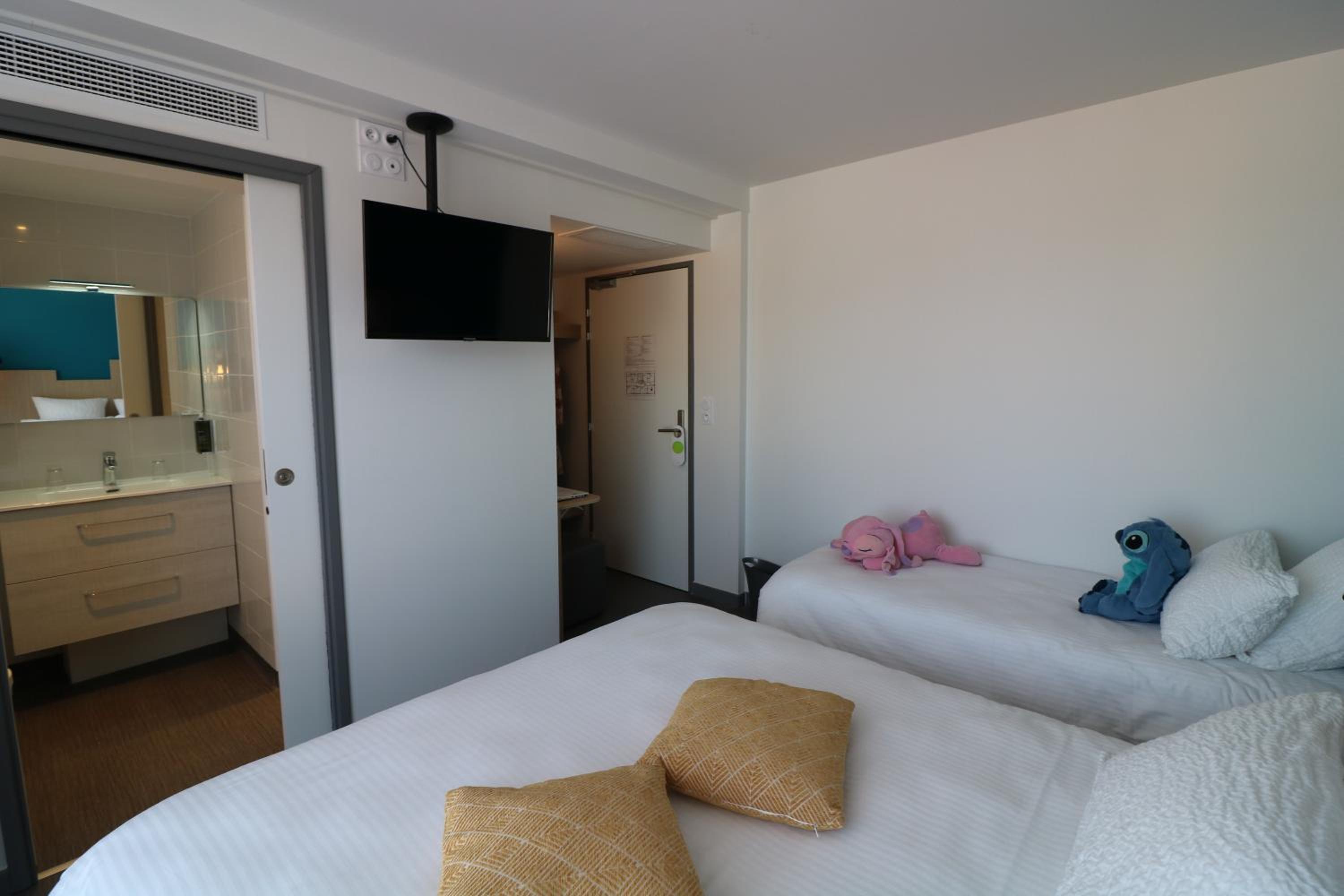 Triple Room with Balcony - Photo 4
