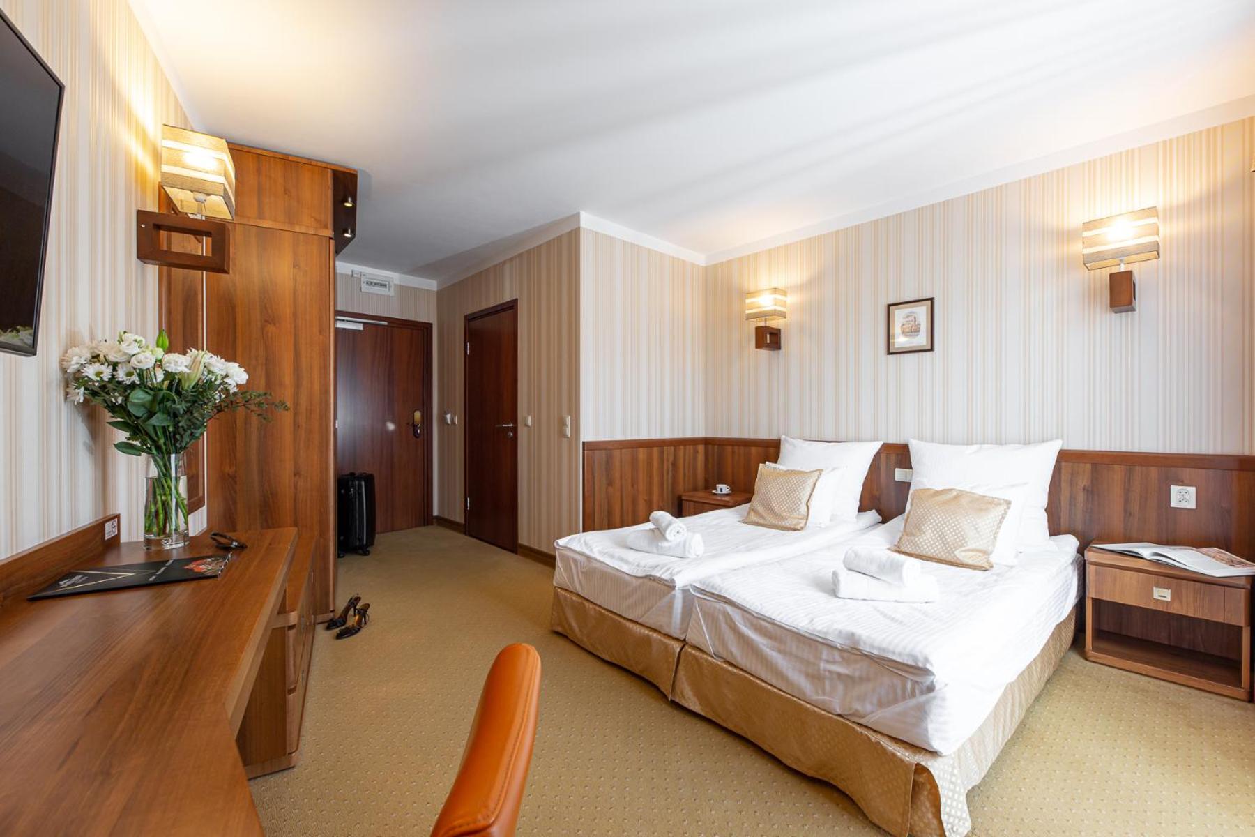 Double or Twin Room - Photo 8