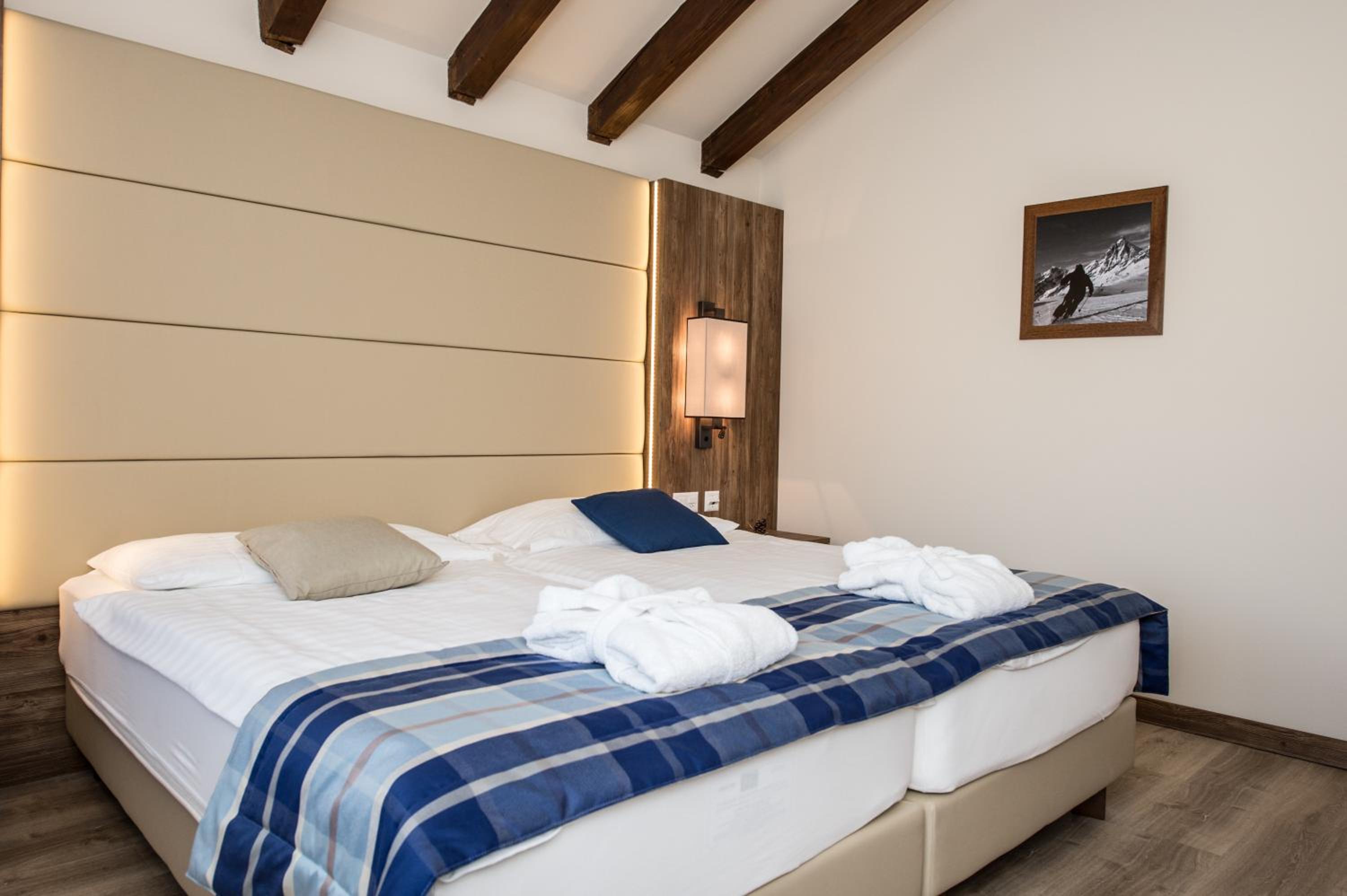 bed with blue and white blankets on top of it