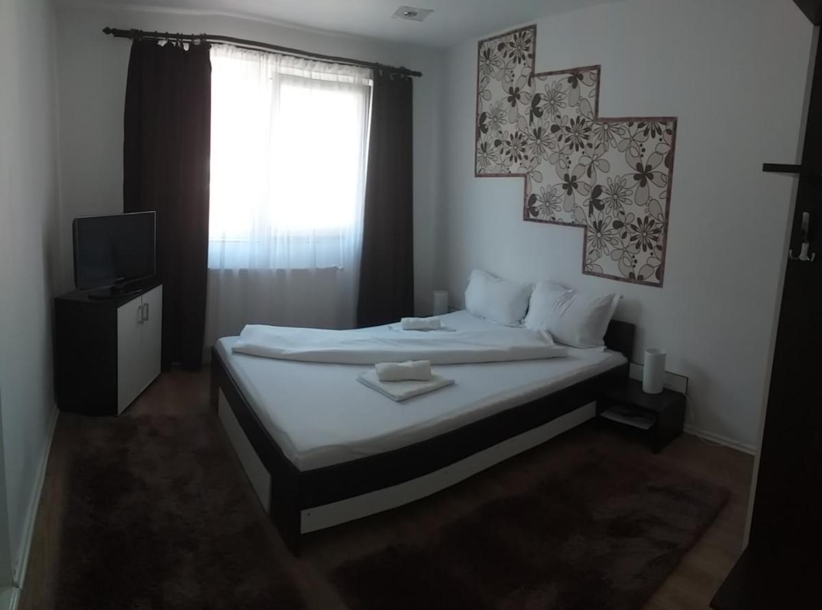 Double Room - Photo 11