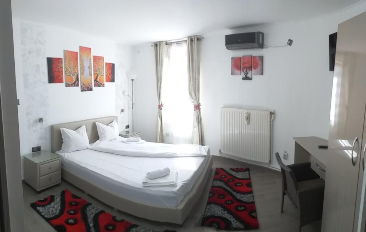 Double Room - Photo 15