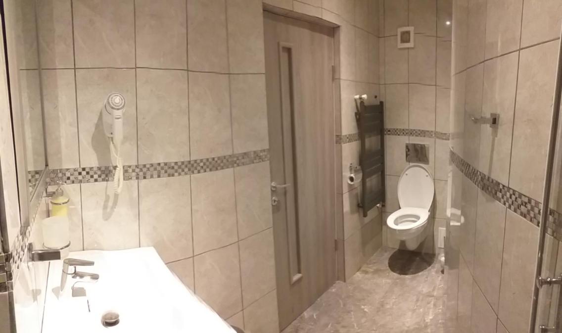 Double Room - Photo 16