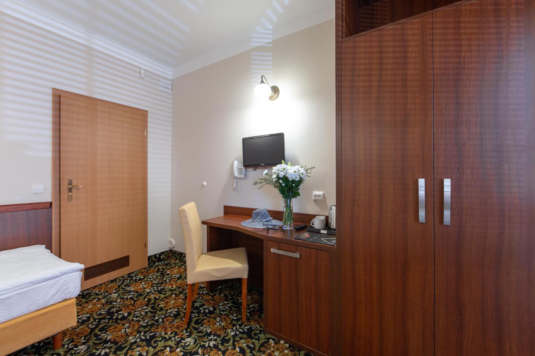 Economy Twin Room photo 2