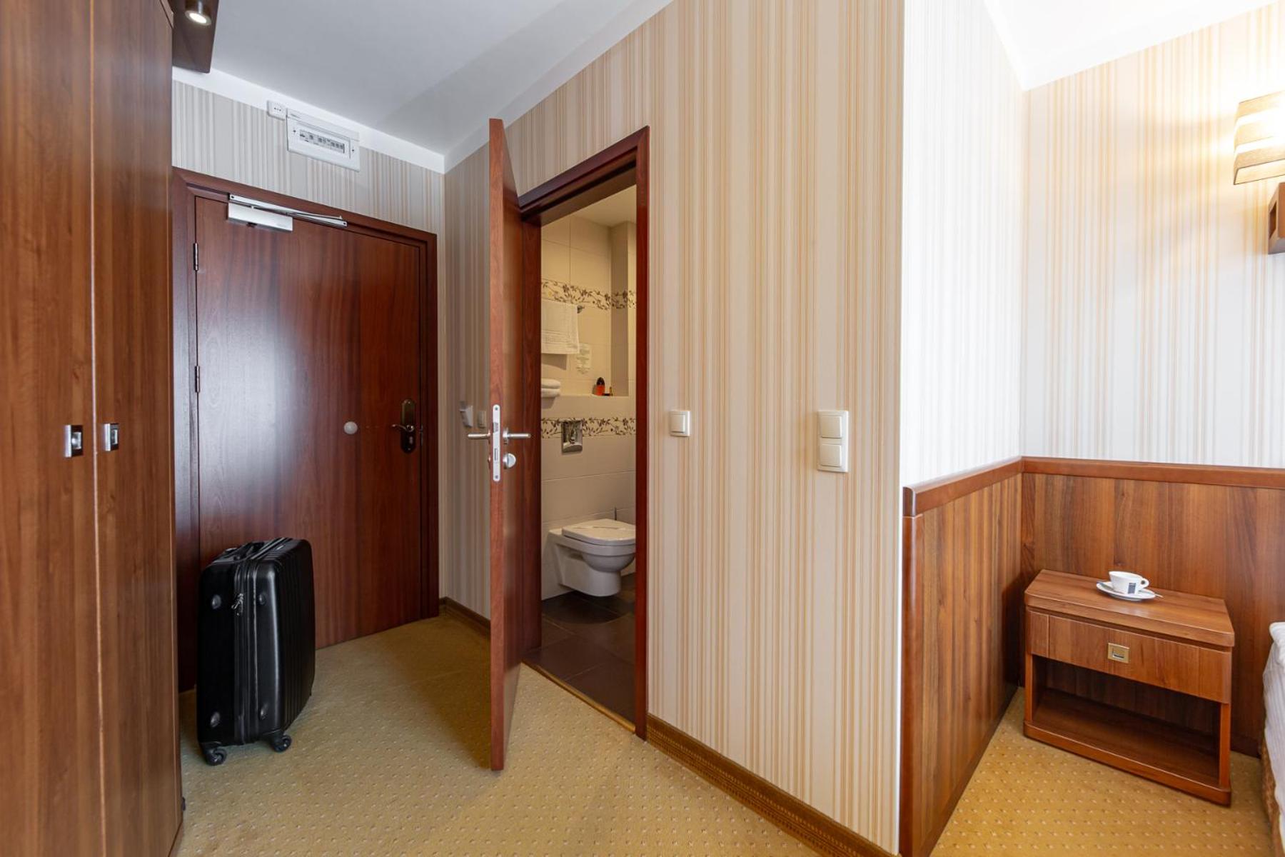 Double or Twin Room - Photo 3