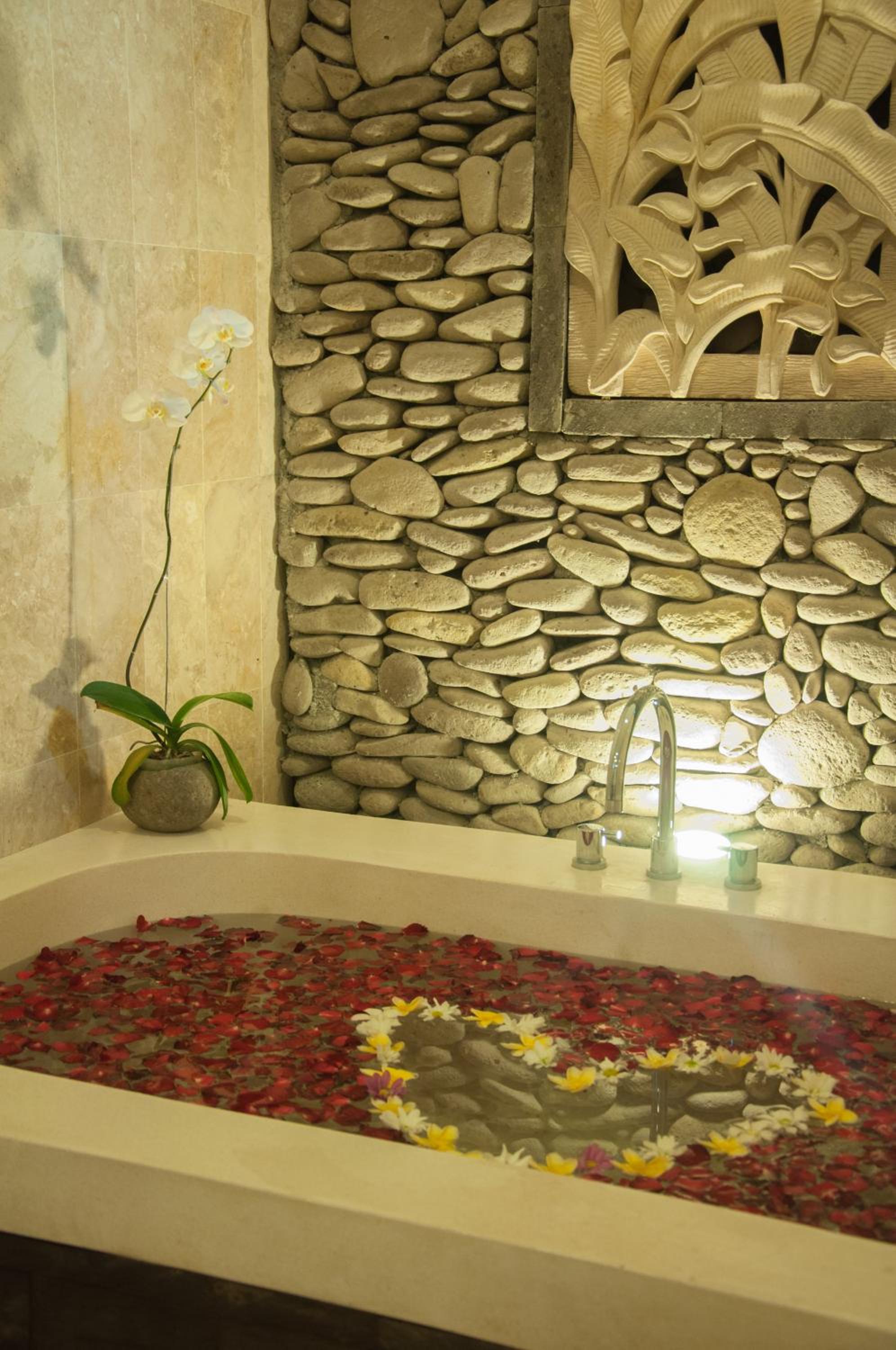 Honeymoon Package at Suite Room - Photo 6