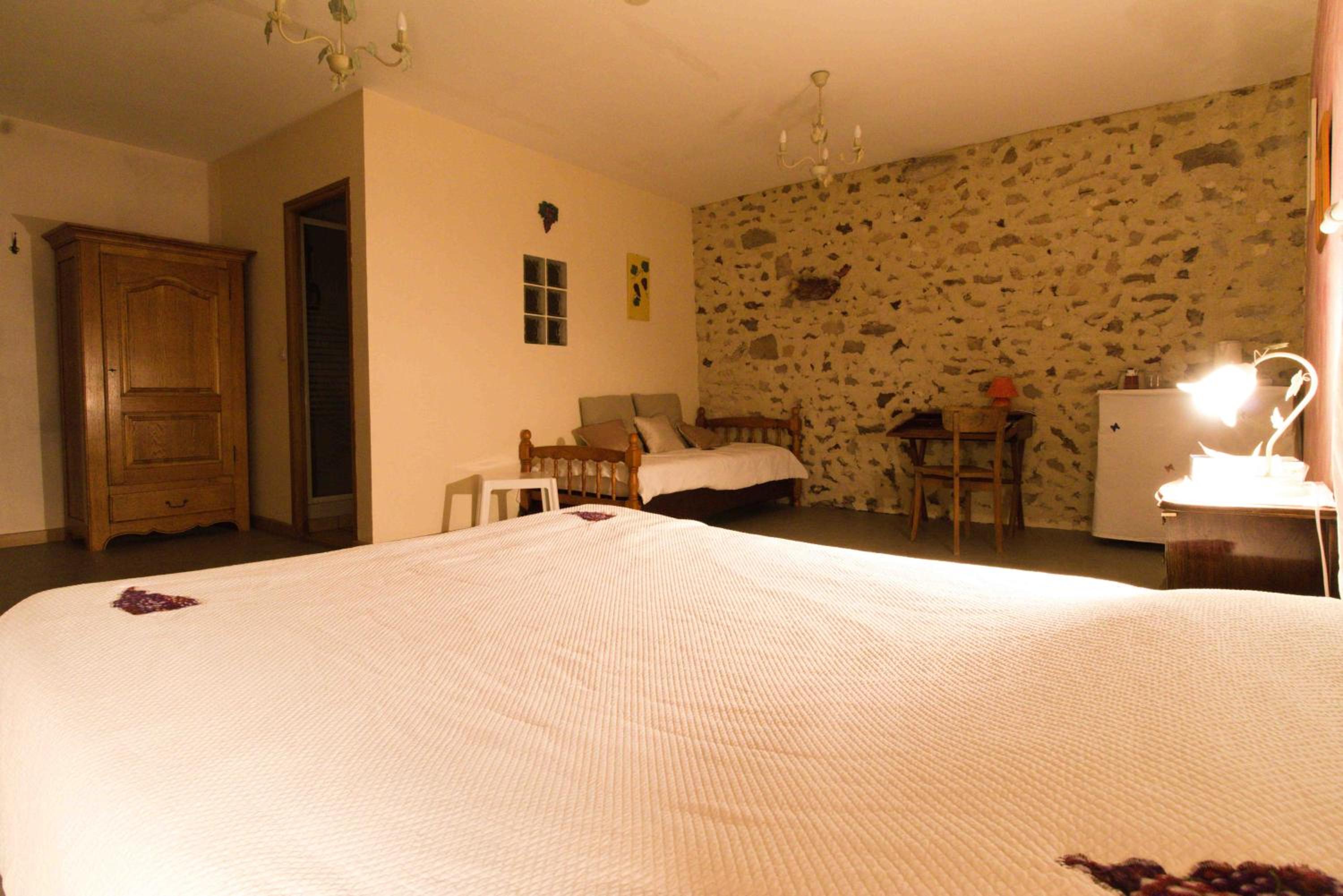 Double Room - Photo 7