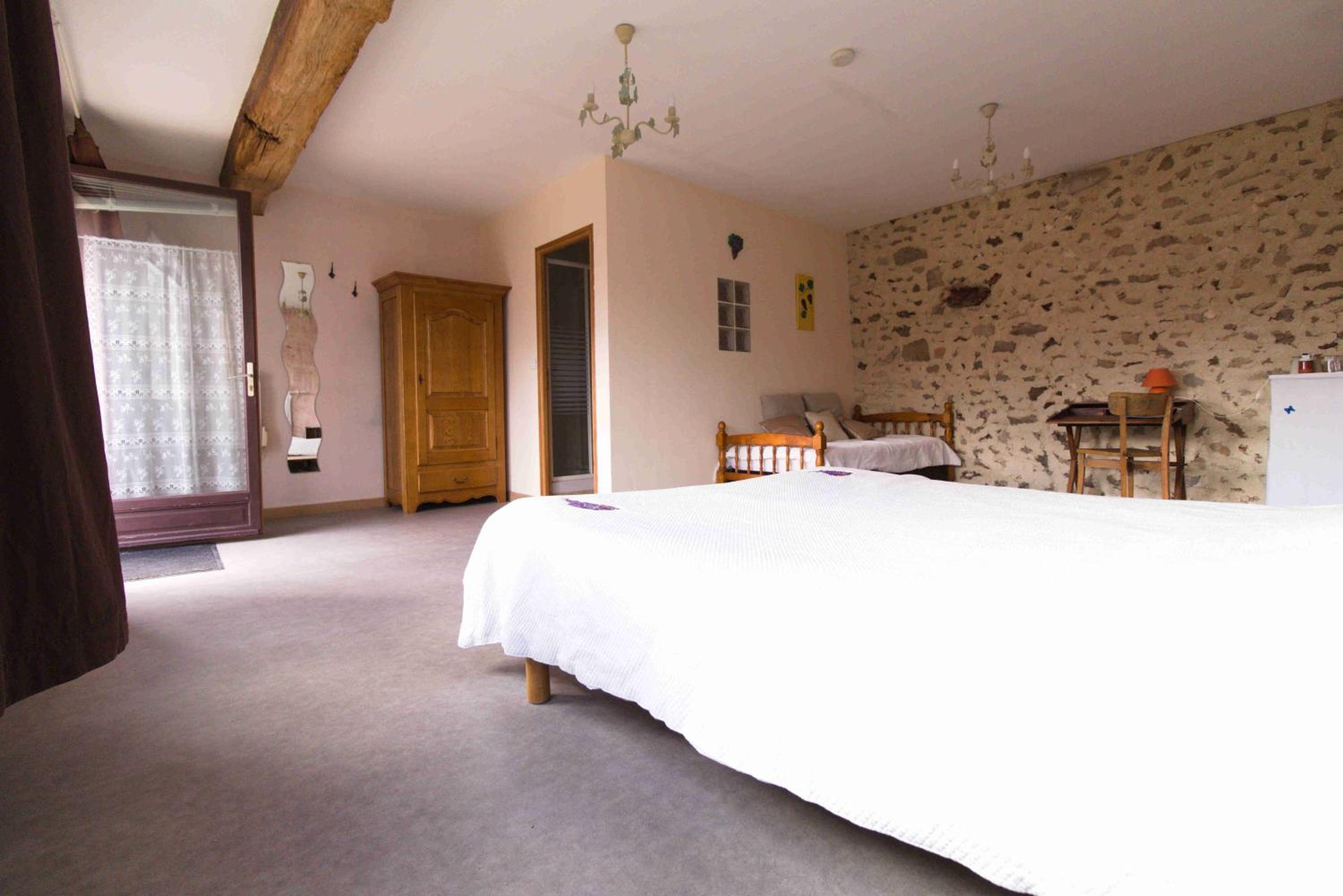 Double Room - Photo 6