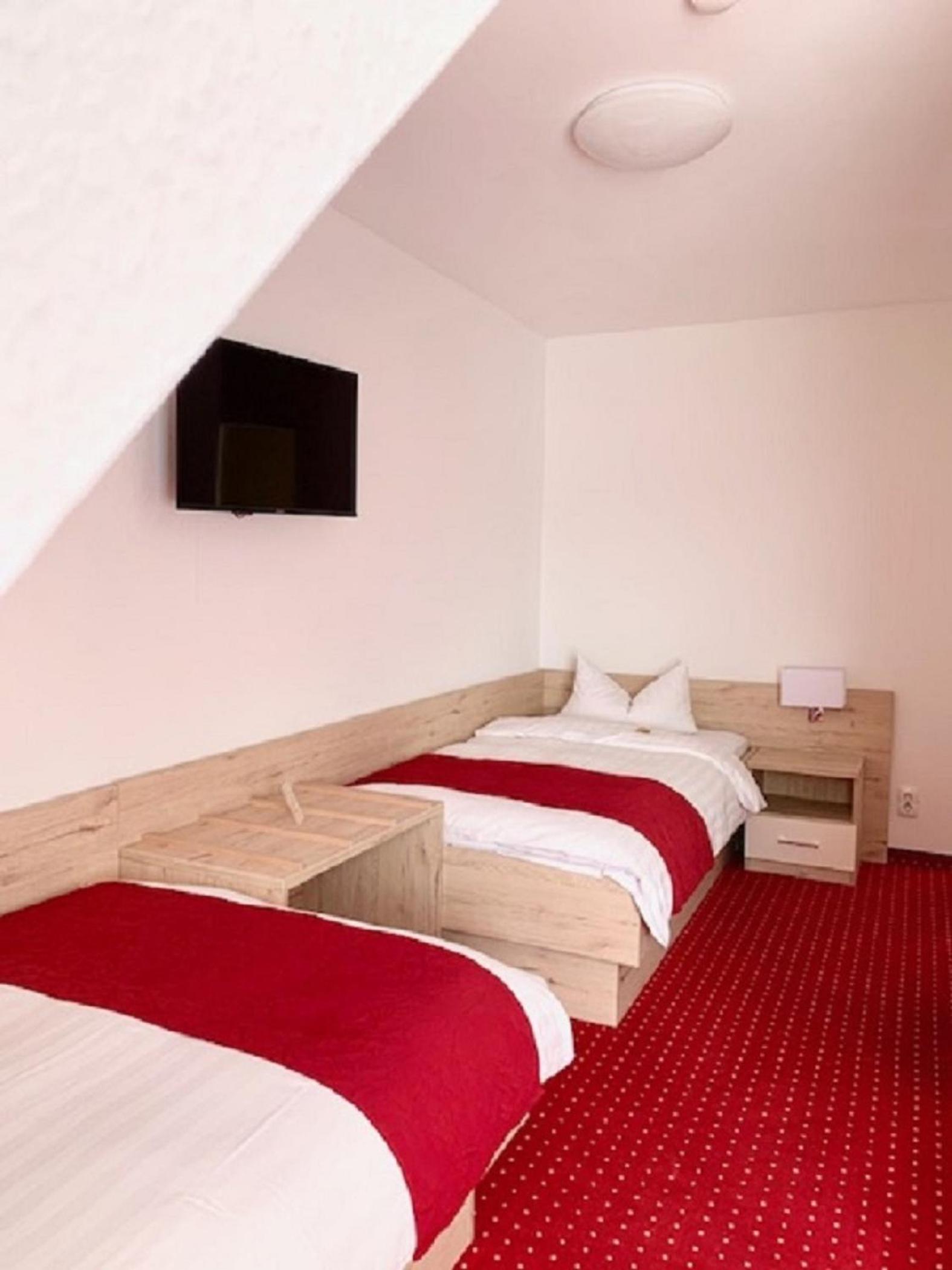 Standard Twin Room - Photo 1