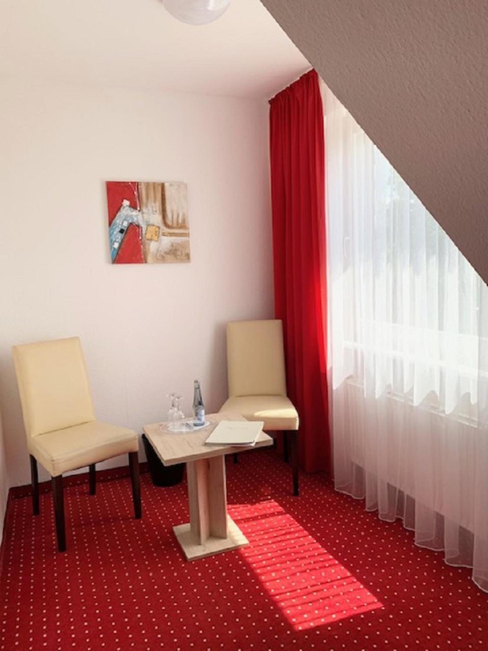 Standard Twin Room - Photo 2
