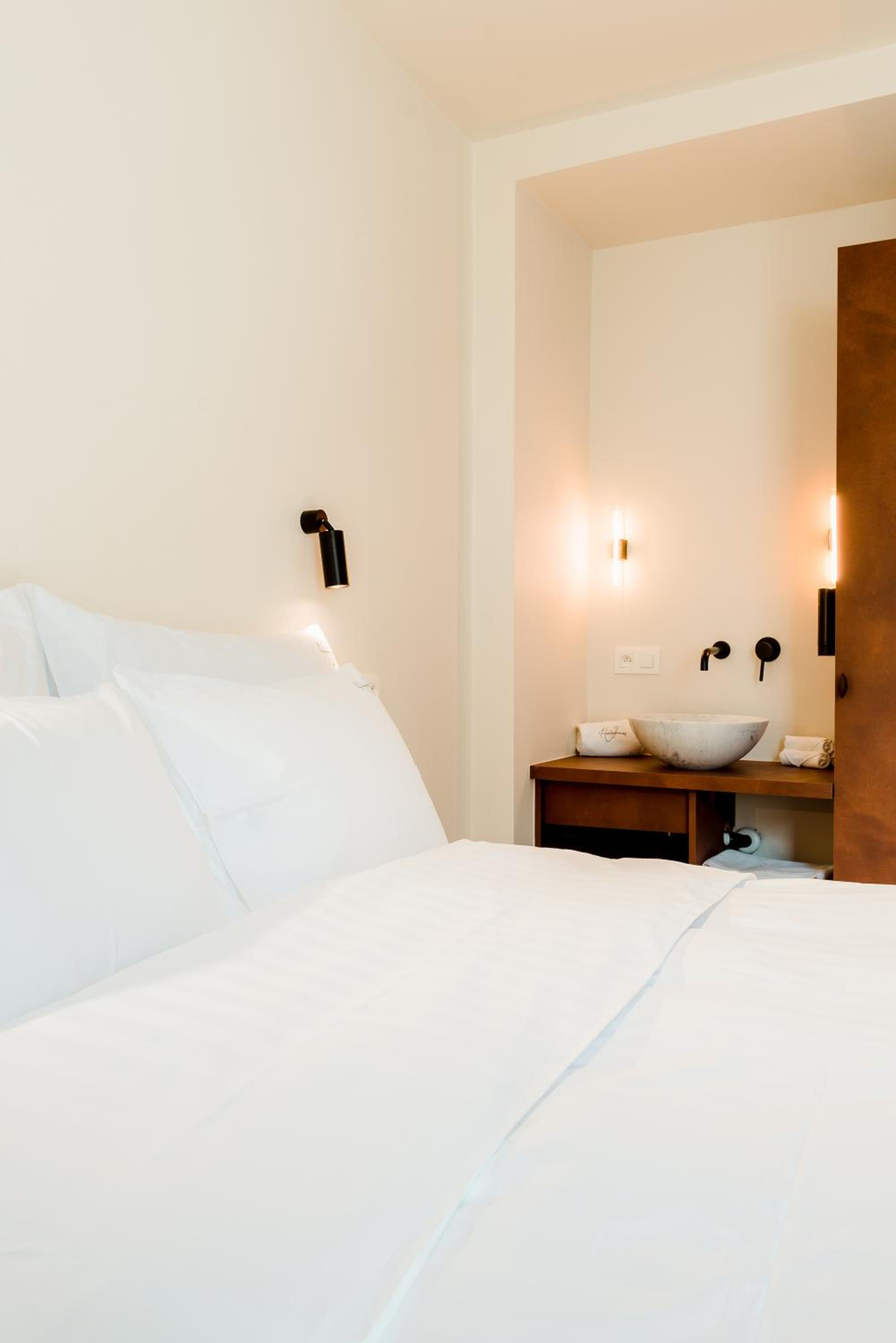 Compact Room photo 1