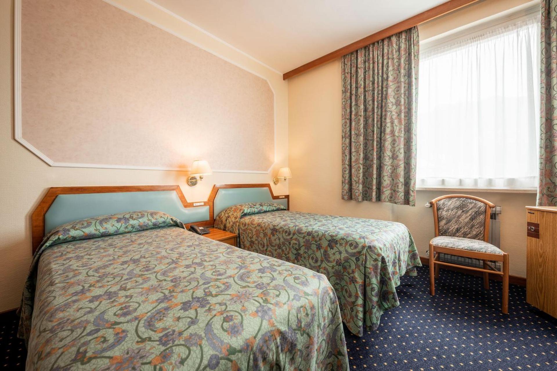 Standard Twin Room - Photo 1