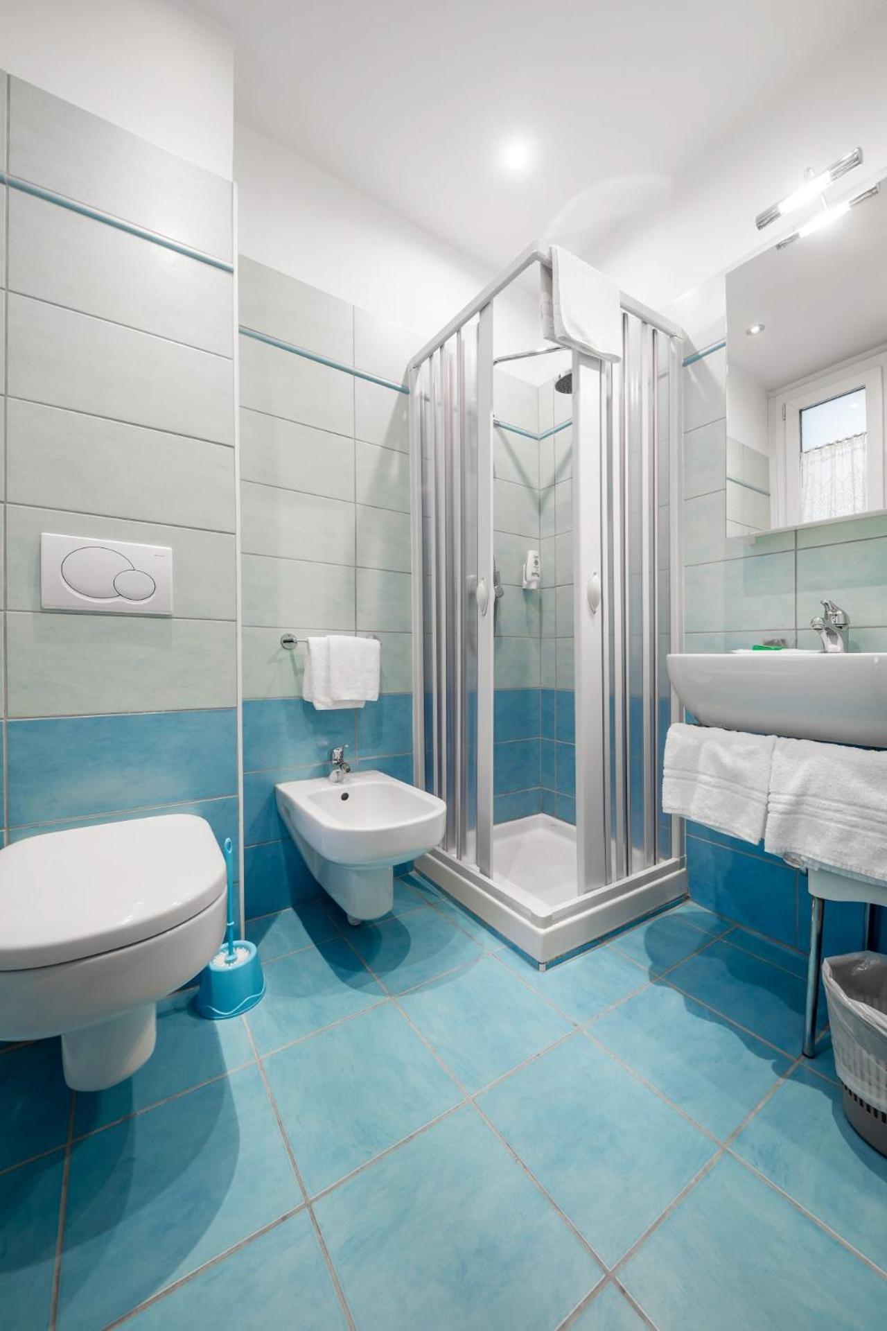 Standard Twin Room - Photo 2