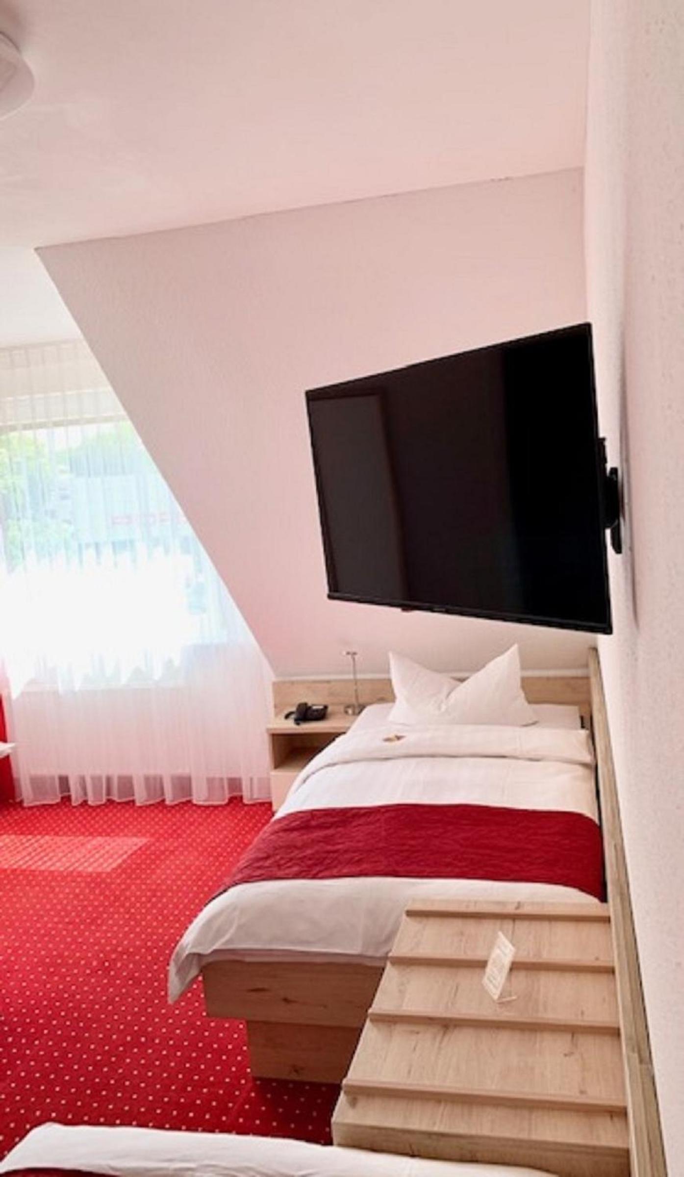 Standard Twin Room - Photo 3