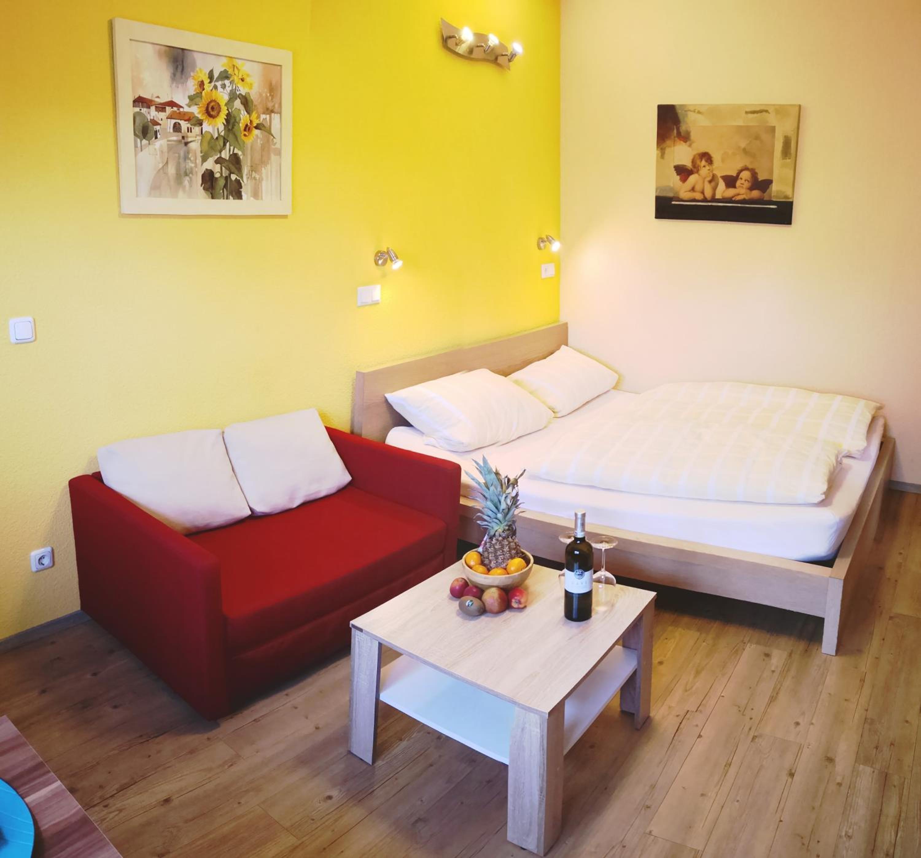 Deluxe Double Room (2 Adults + 1 Child) photo 1