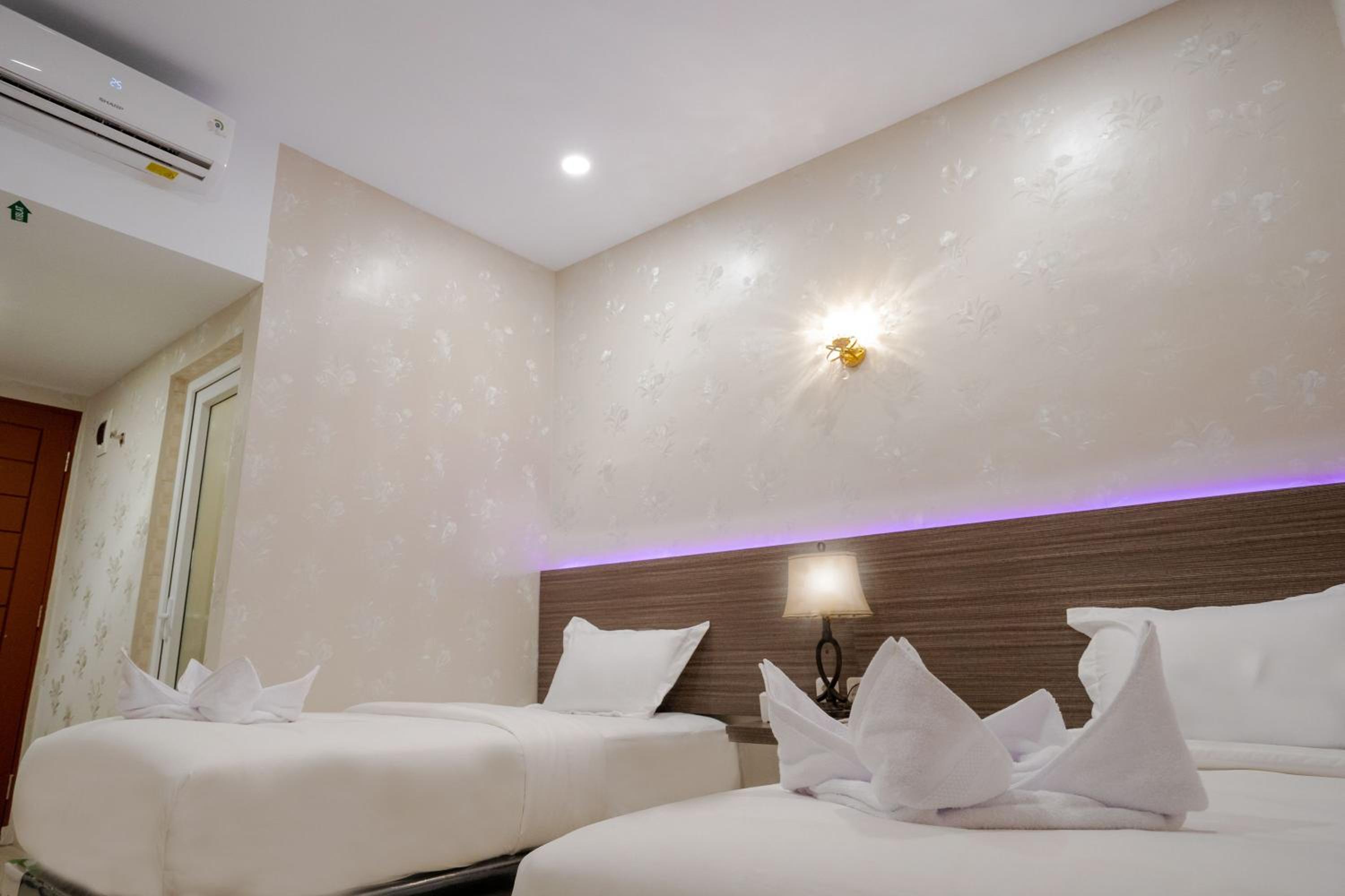 Deluxe Twin Room - Photo 3