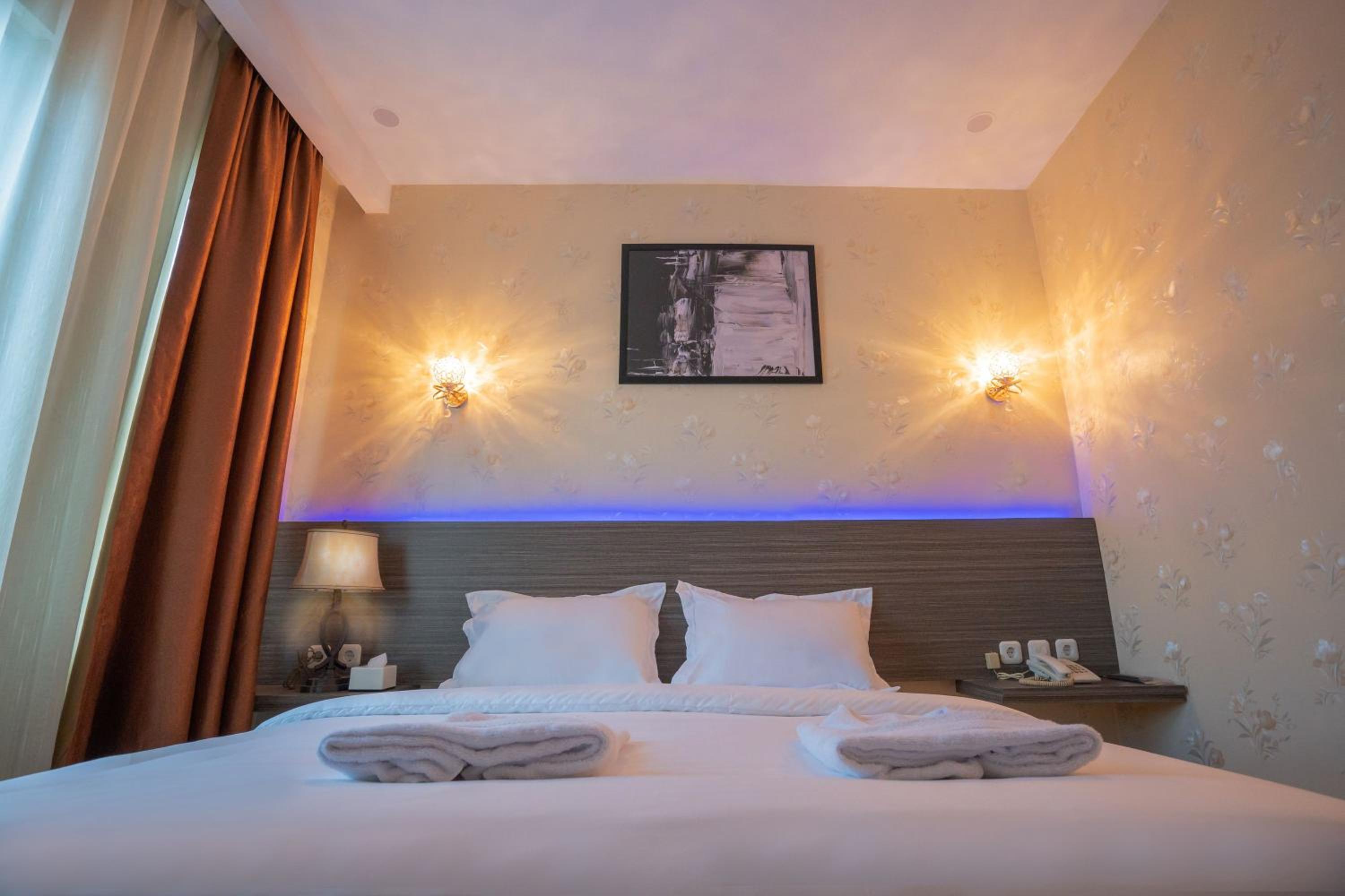Deluxe Twin Room - Photo 1