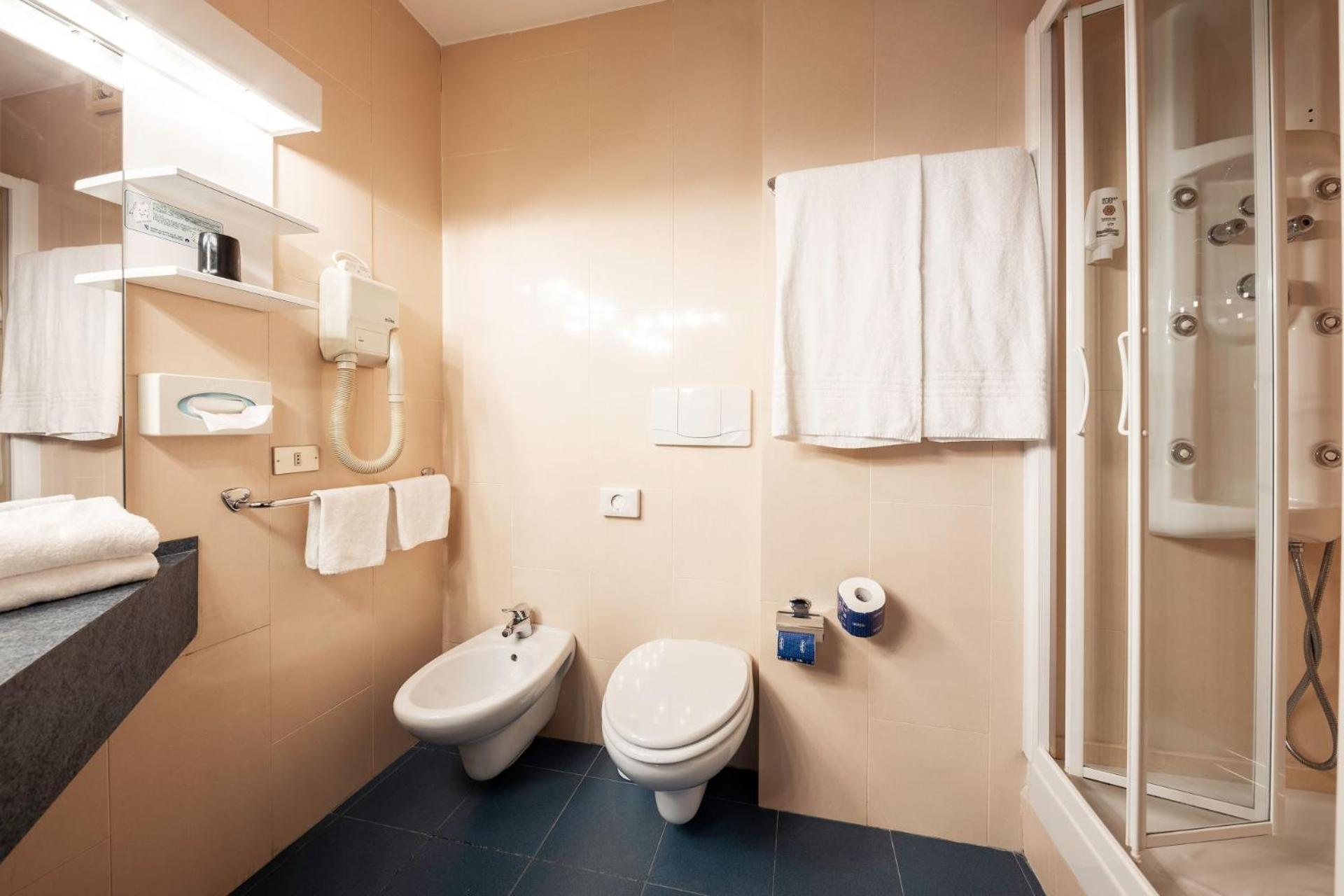 Budget Double Room photo 3