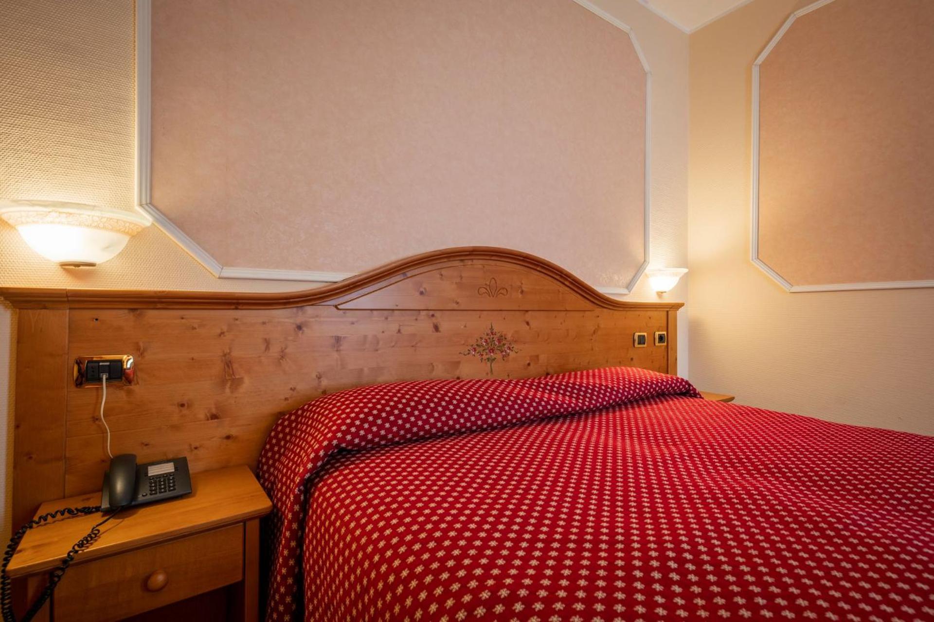 Standard Double or Twin Room photo 2