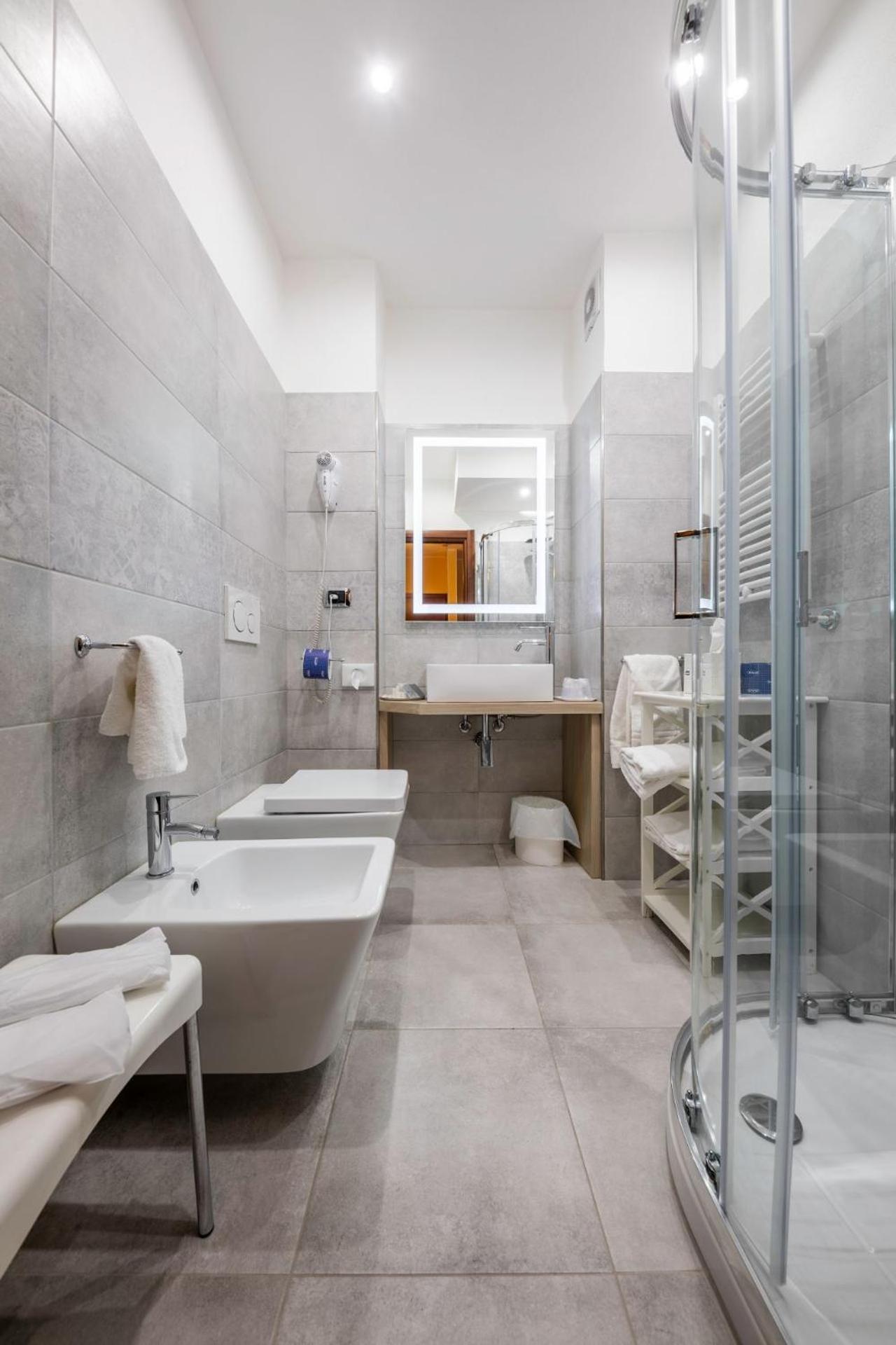Superior Double or Twin Room - Photo 4