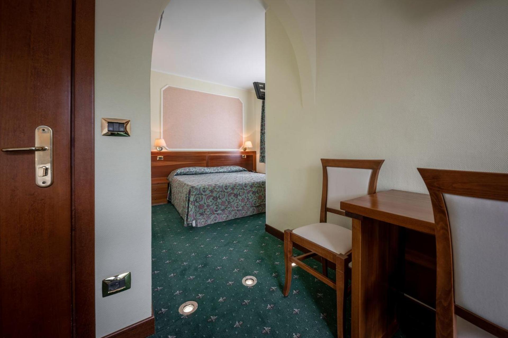 Standard Triple Room - Photo 1