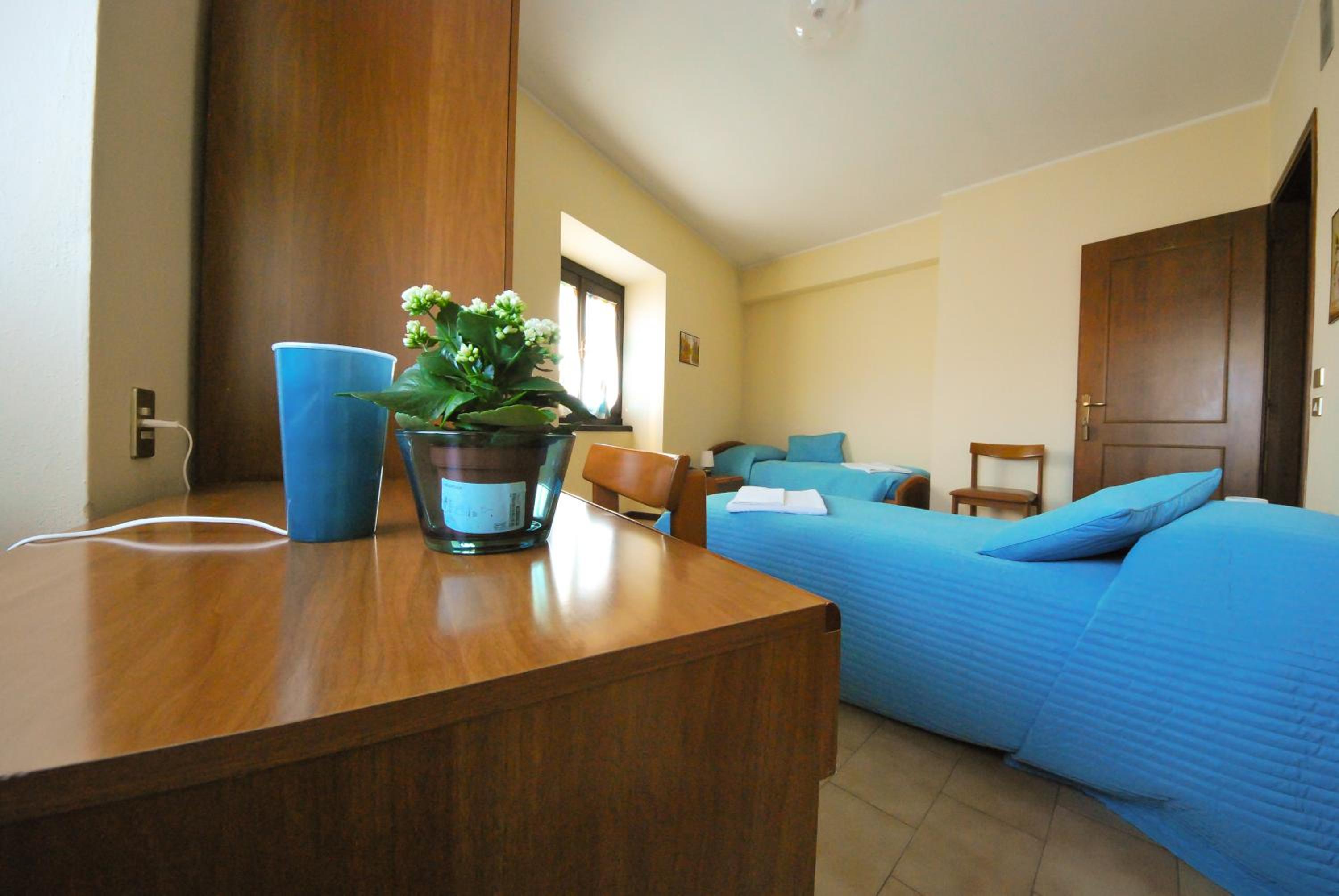Twin Room - Photo 6