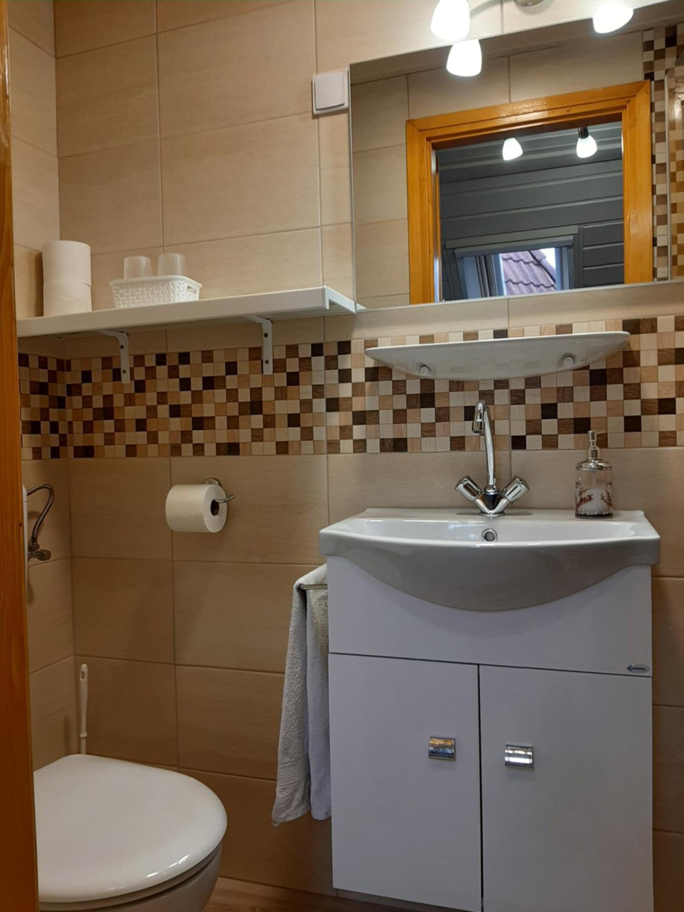 Family Room with Private Bathroom photo 3
