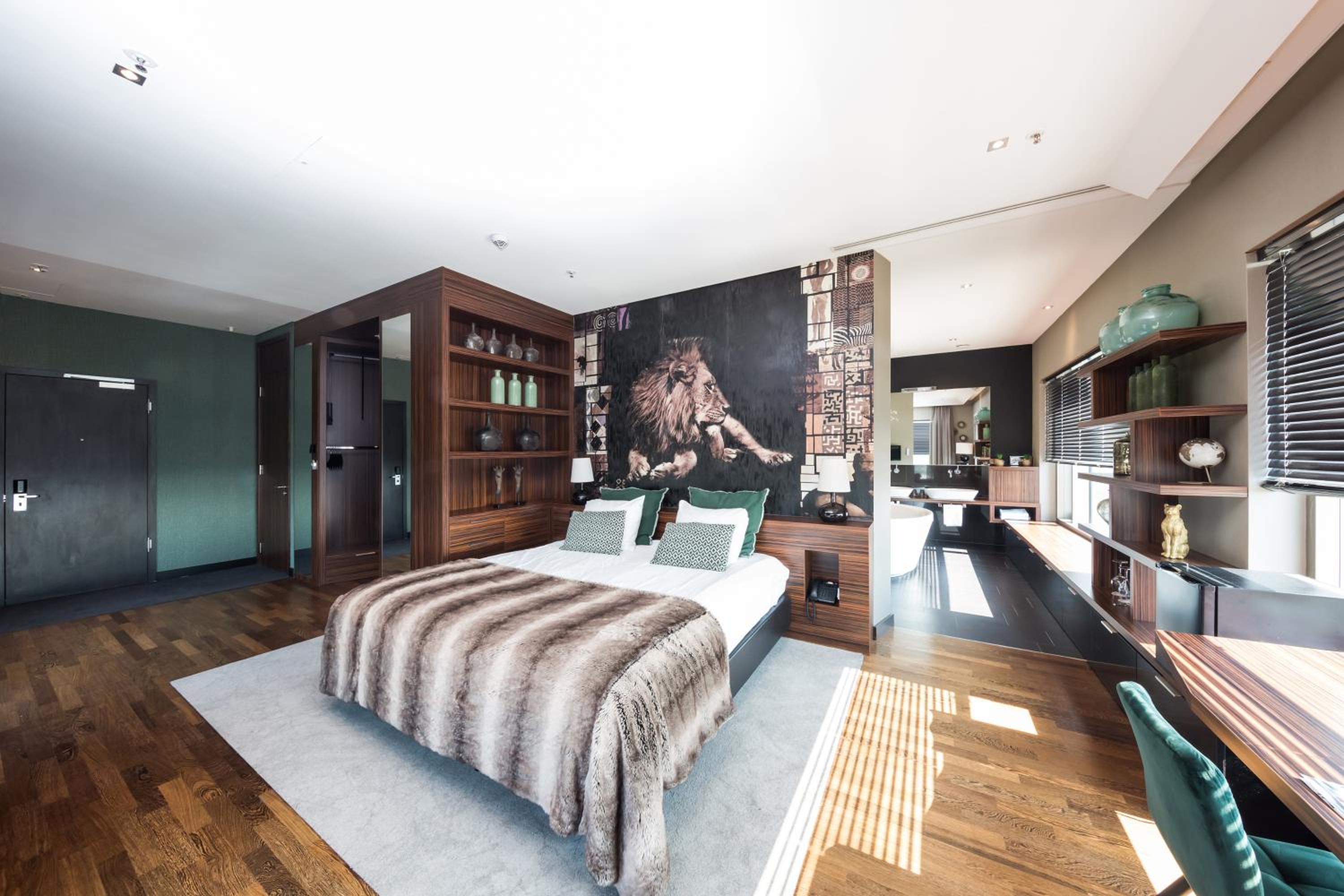 King Suite with Spa Bath