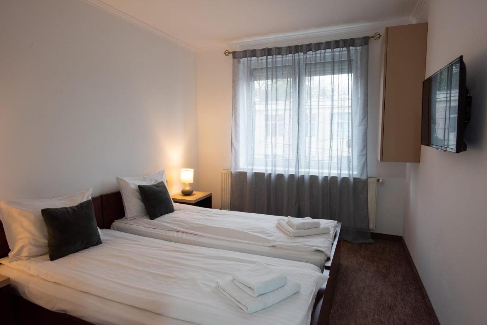 Standard Twin Room - Photo 5