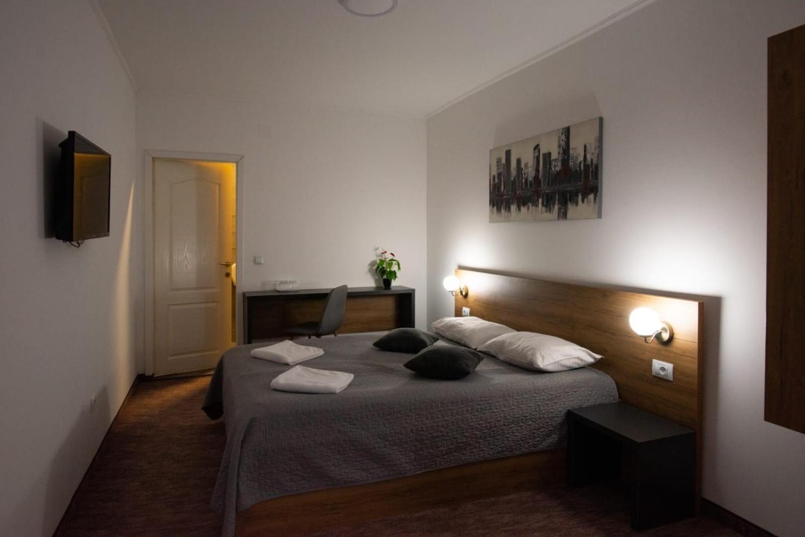 Standard Double Room - Photo 3